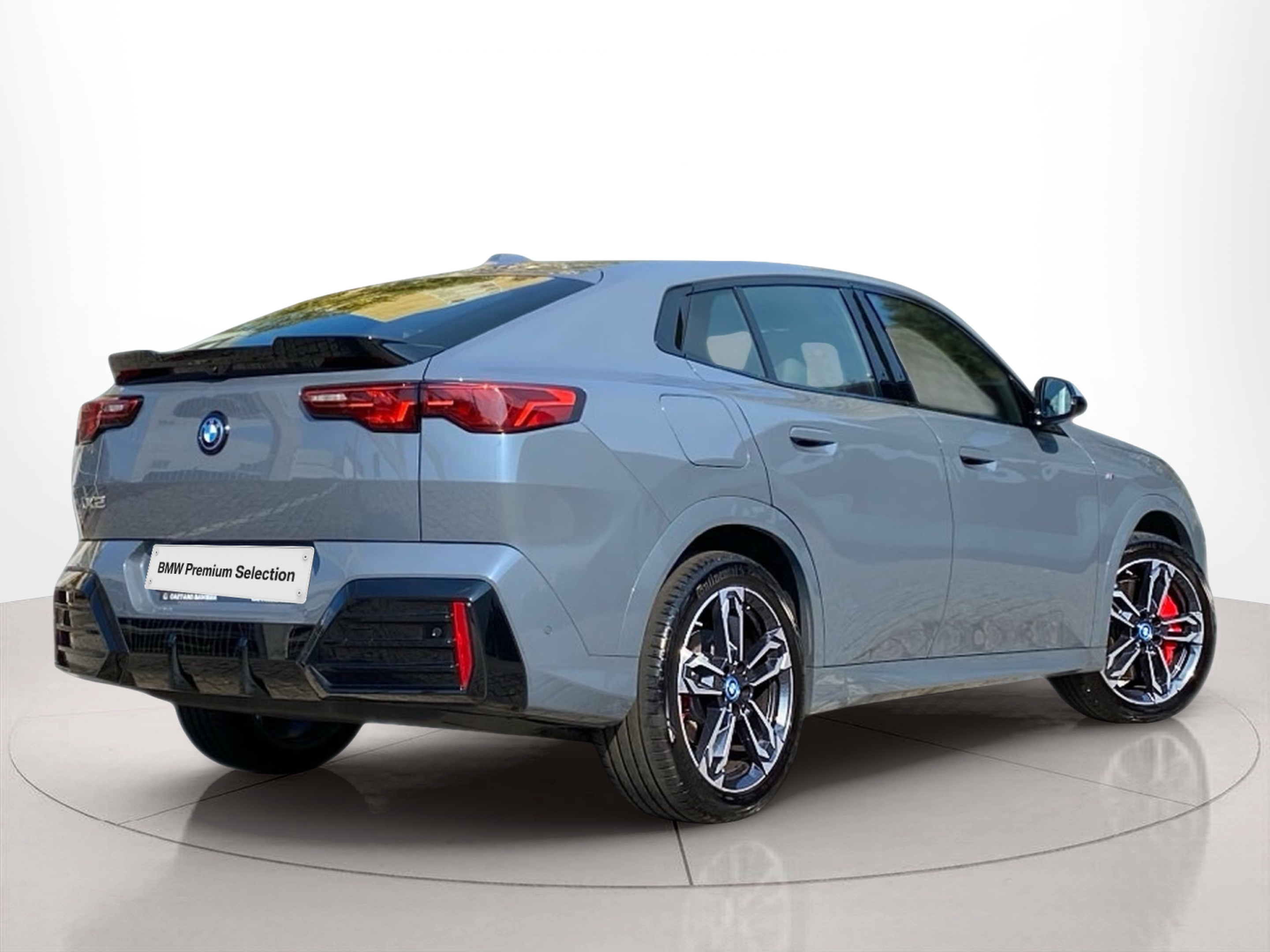 BMW iX2 eDrive20 color Gris. Año 2024. 150KW(204CV). Elétrico. En concesionario Caetano Baviera Lisboa de Lisboa