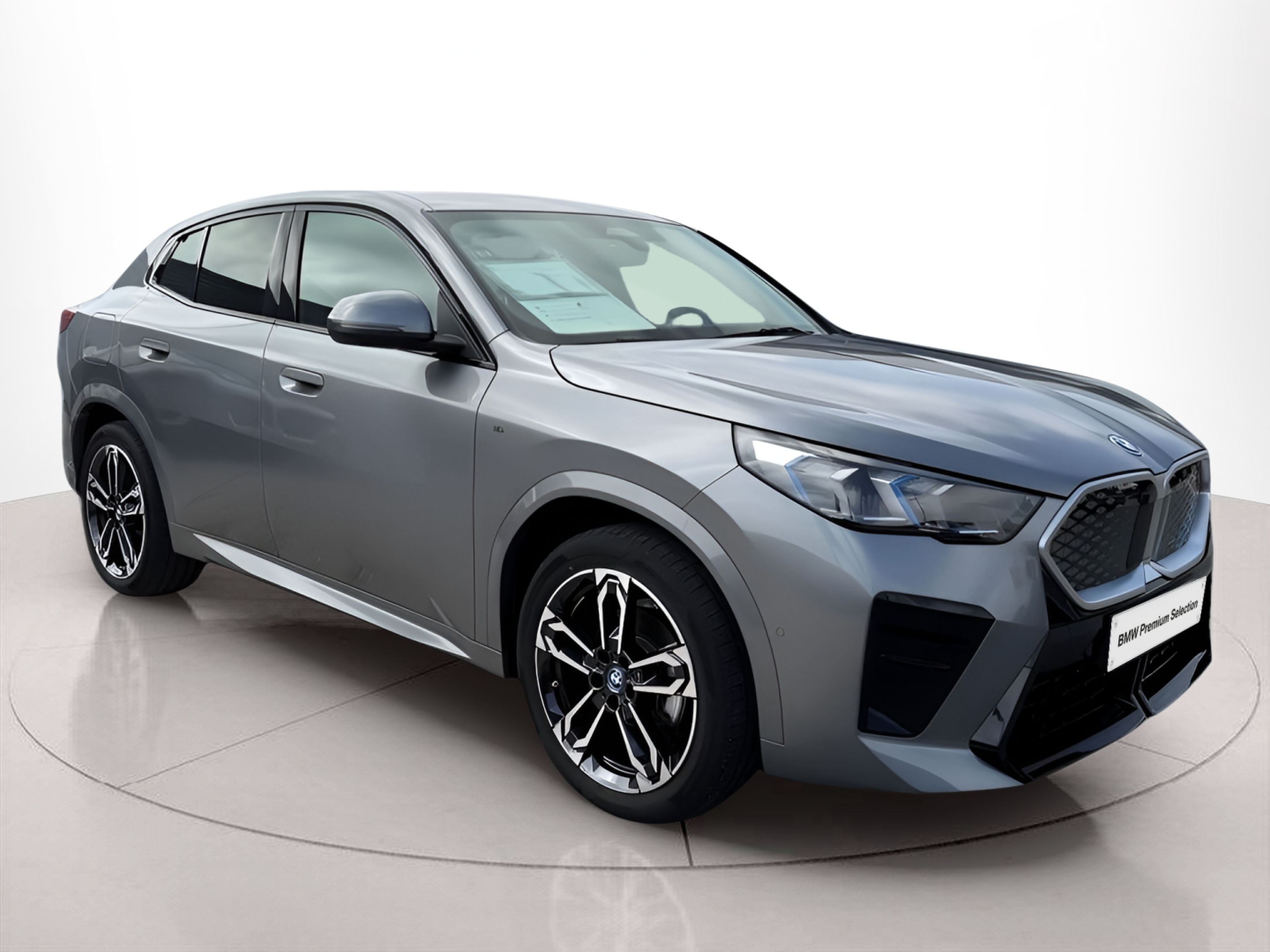 Fotos de BMW iX2 eDrive20 color Gris. Año 2025. 150KW(204CV). Elétrico. En concesionario Caetano Portimão de Portimão