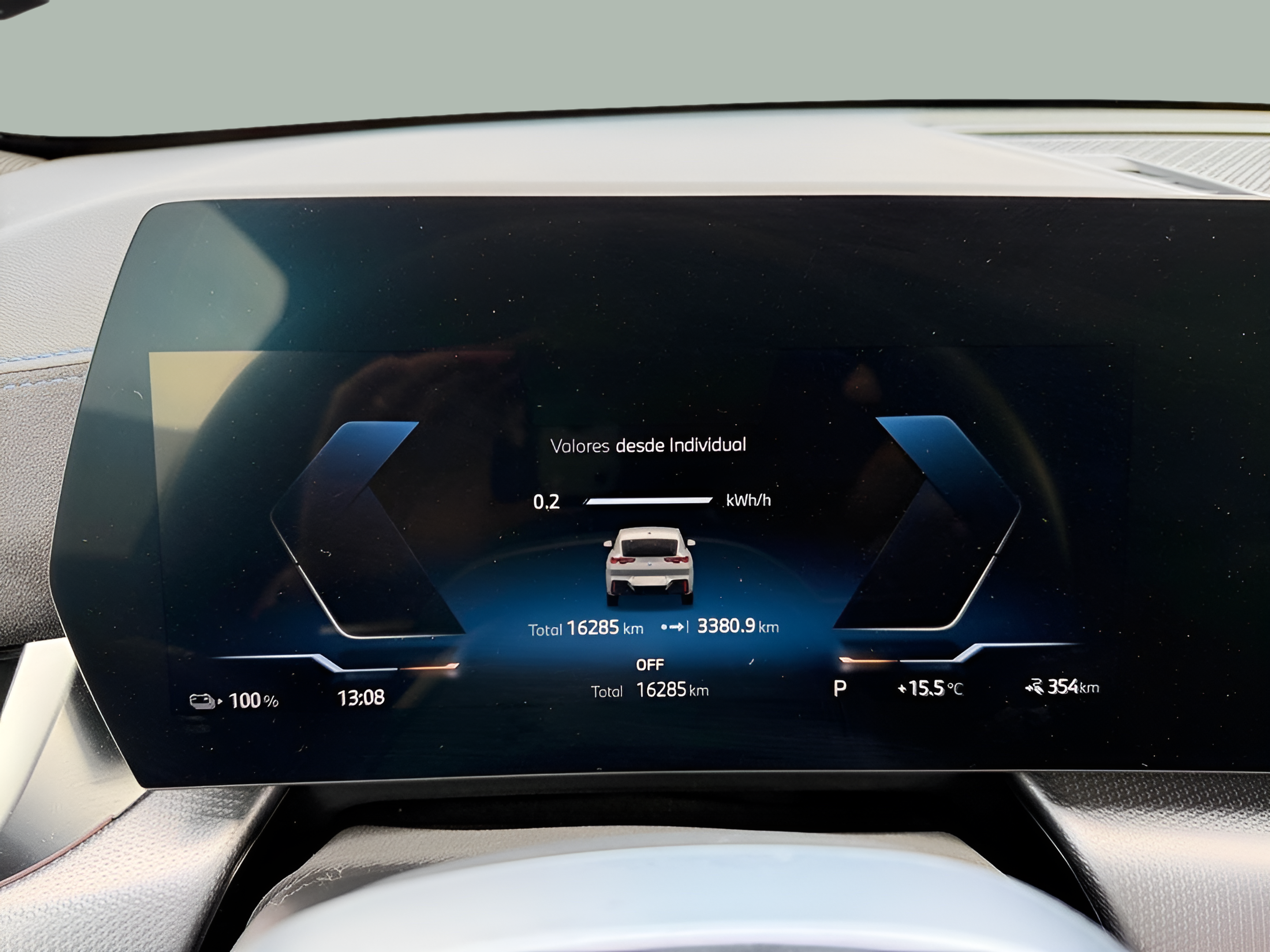 BMW iX2 eDrive20 color Gris. Año 2025. 150KW(204CV). Elétrico. En concesionario Caetano Portimão de Portimão