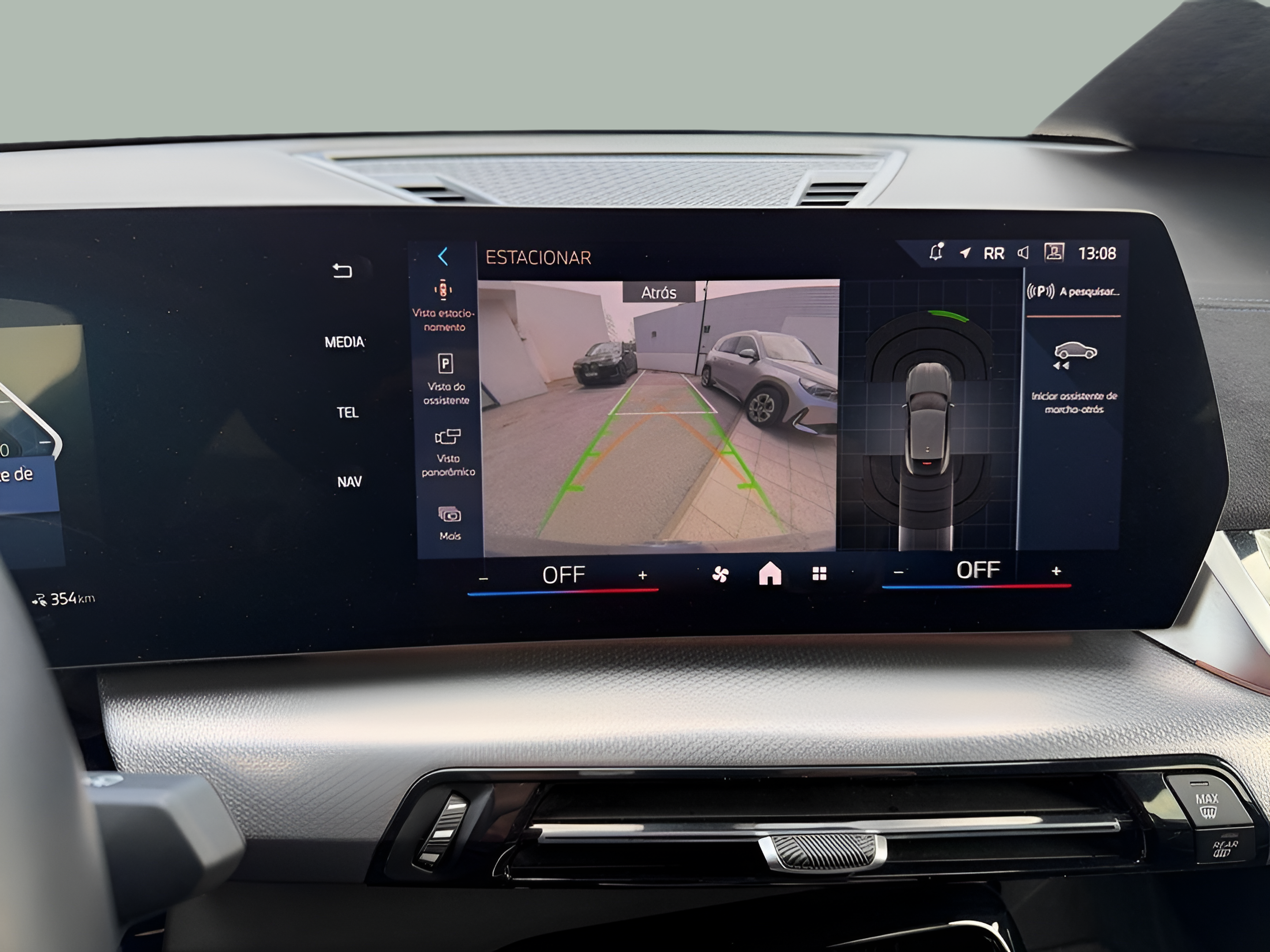 BMW iX2 eDrive20 color Gris. Año 2025. 150KW(204CV). Elétrico. En concesionario Caetano Portimão de Portimão