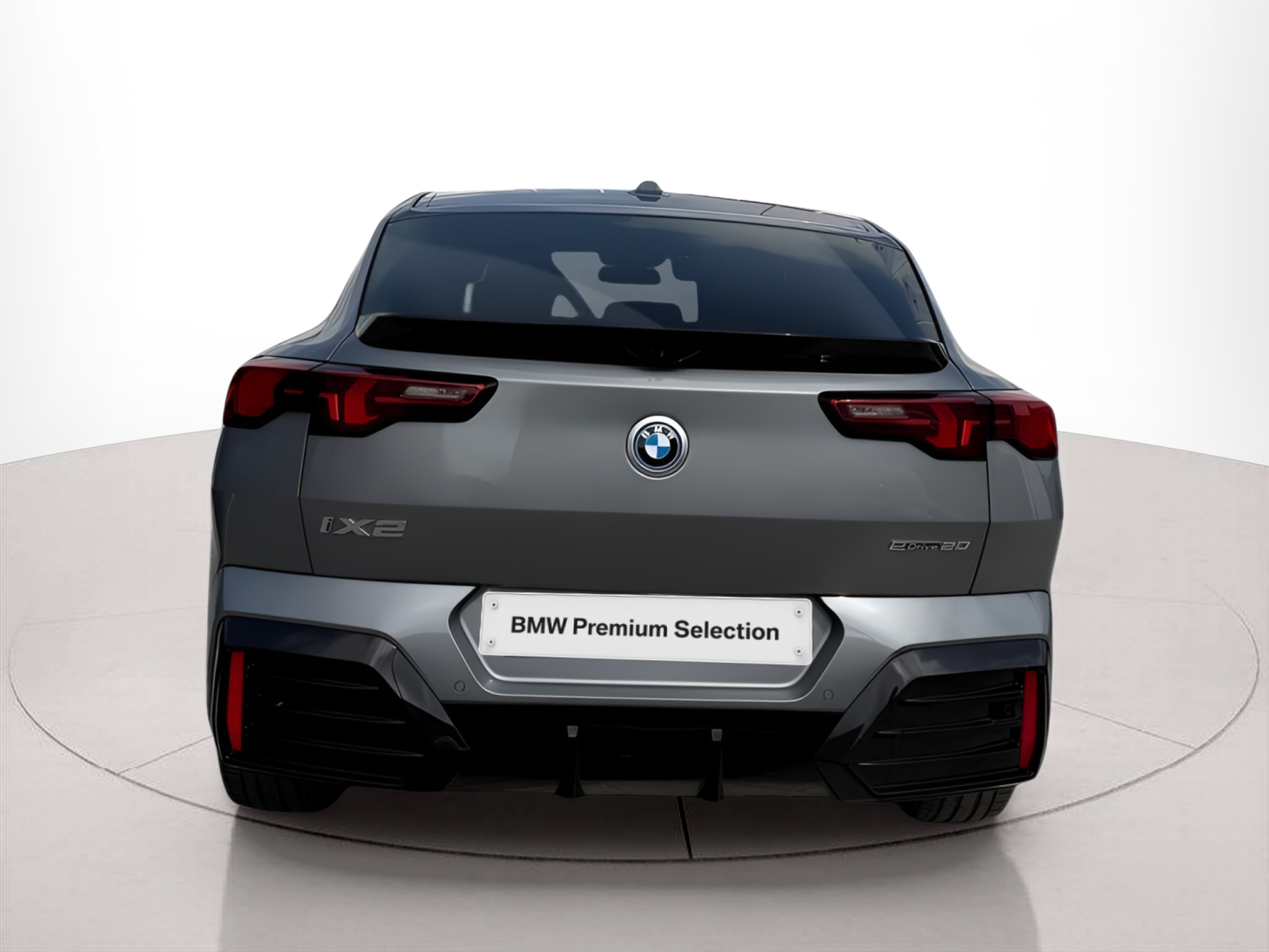 BMW iX2 eDrive20 color Gris. Año 2025. 150KW(204CV). Elétrico. En concesionario Caetano Portimão de Portimão