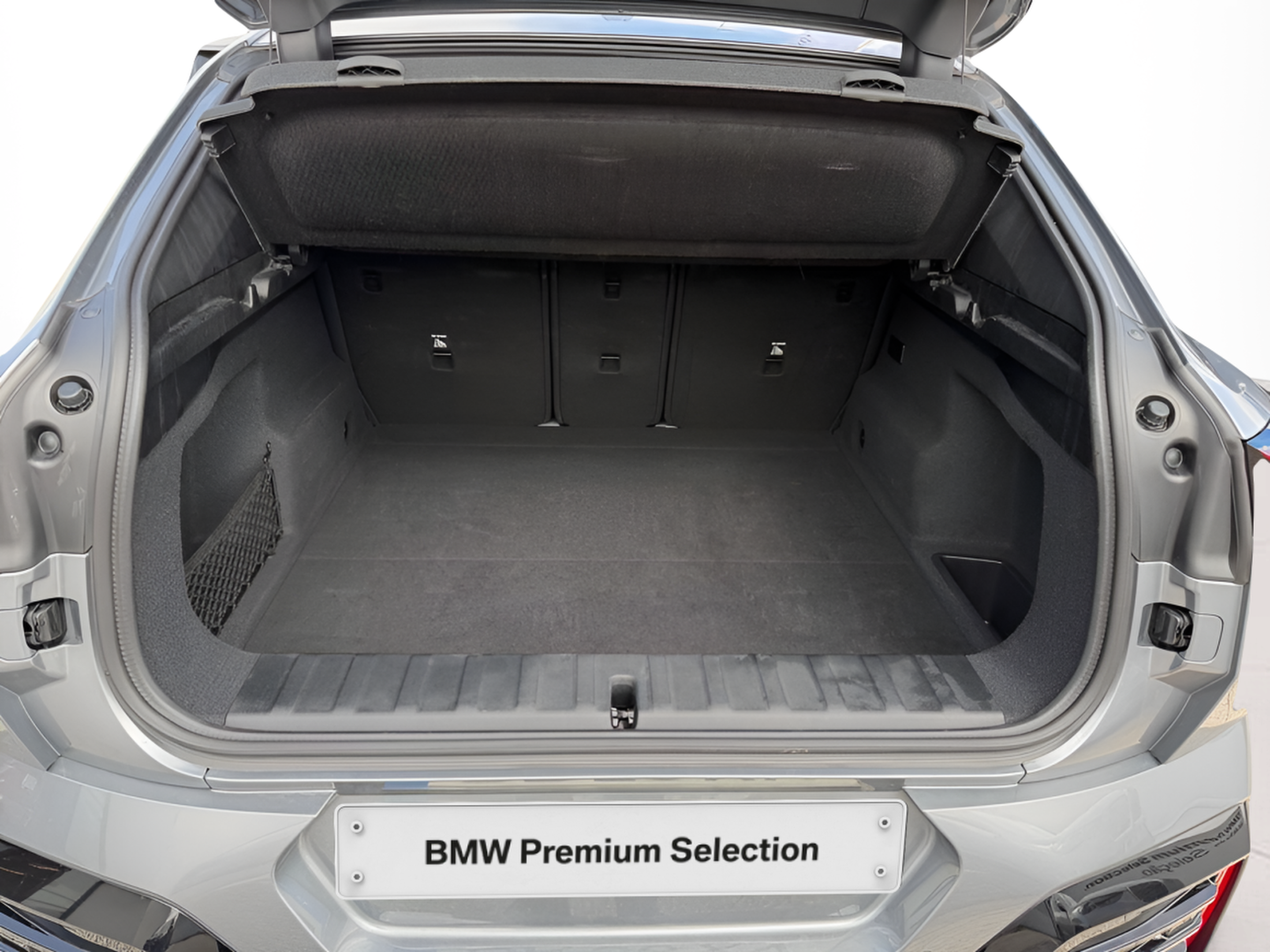 BMW iX2 eDrive20 color Gris. Año 2025. 150KW(204CV). Elétrico. En concesionario Caetano Portimão de Portimão