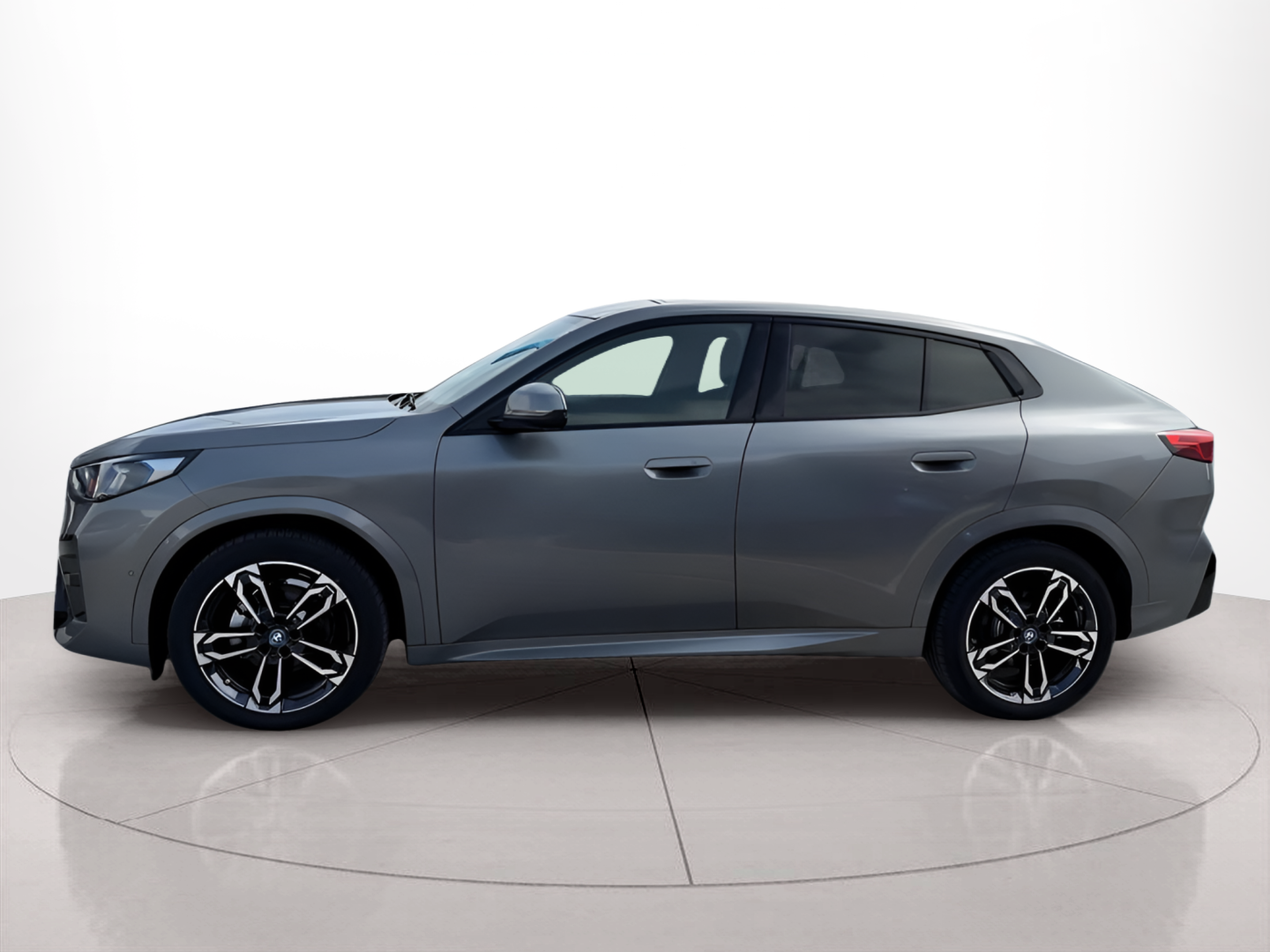 Fotos de BMW iX2 eDrive20 color Gris. Año 2025. 150KW(204CV). Elétrico. En concesionario Caetano Portimão de Portimão