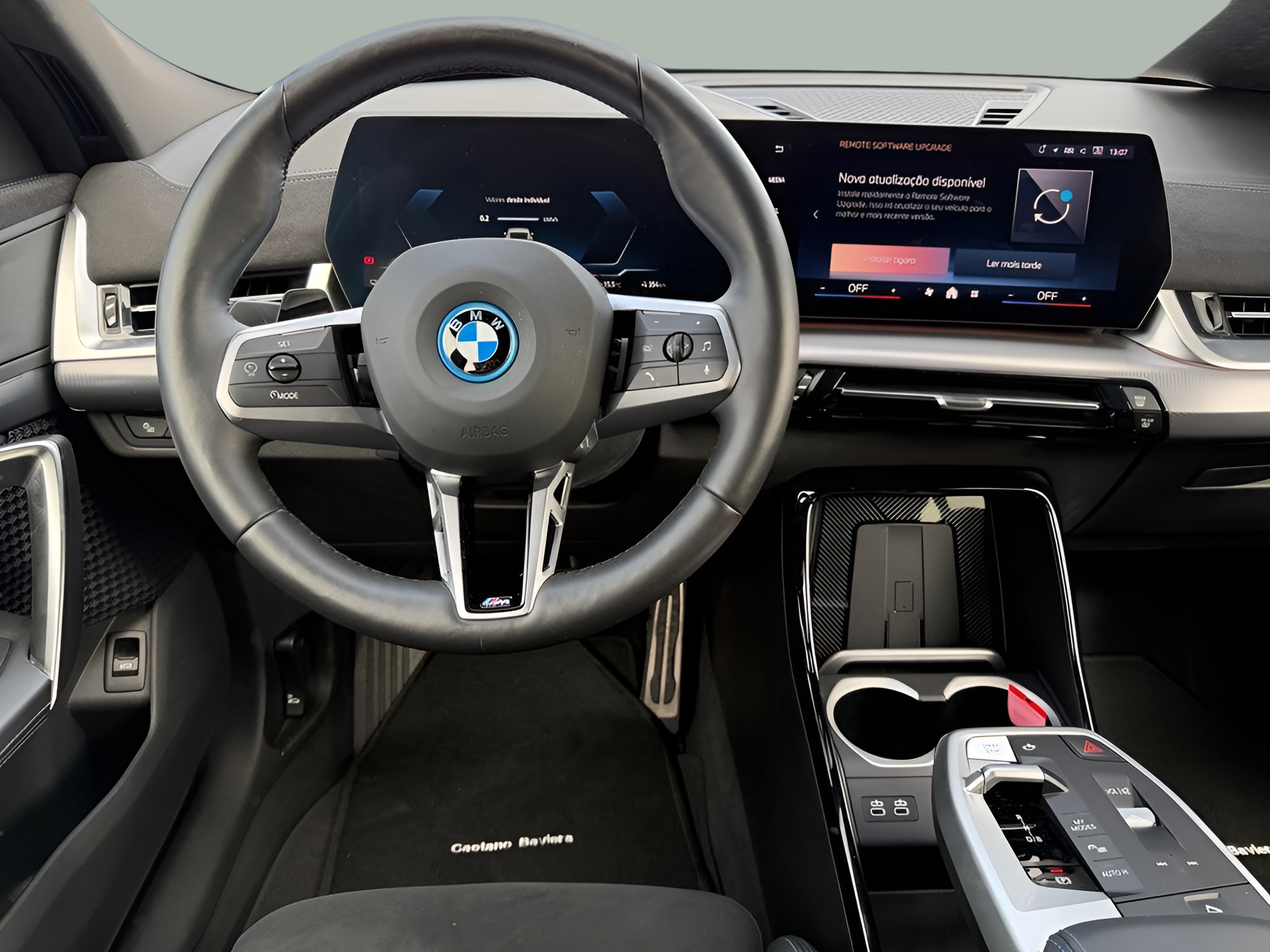 BMW iX2 eDrive20 color Gris. Año 2025. 150KW(204CV). Elétrico. En concesionario Caetano Portimão de Portimão