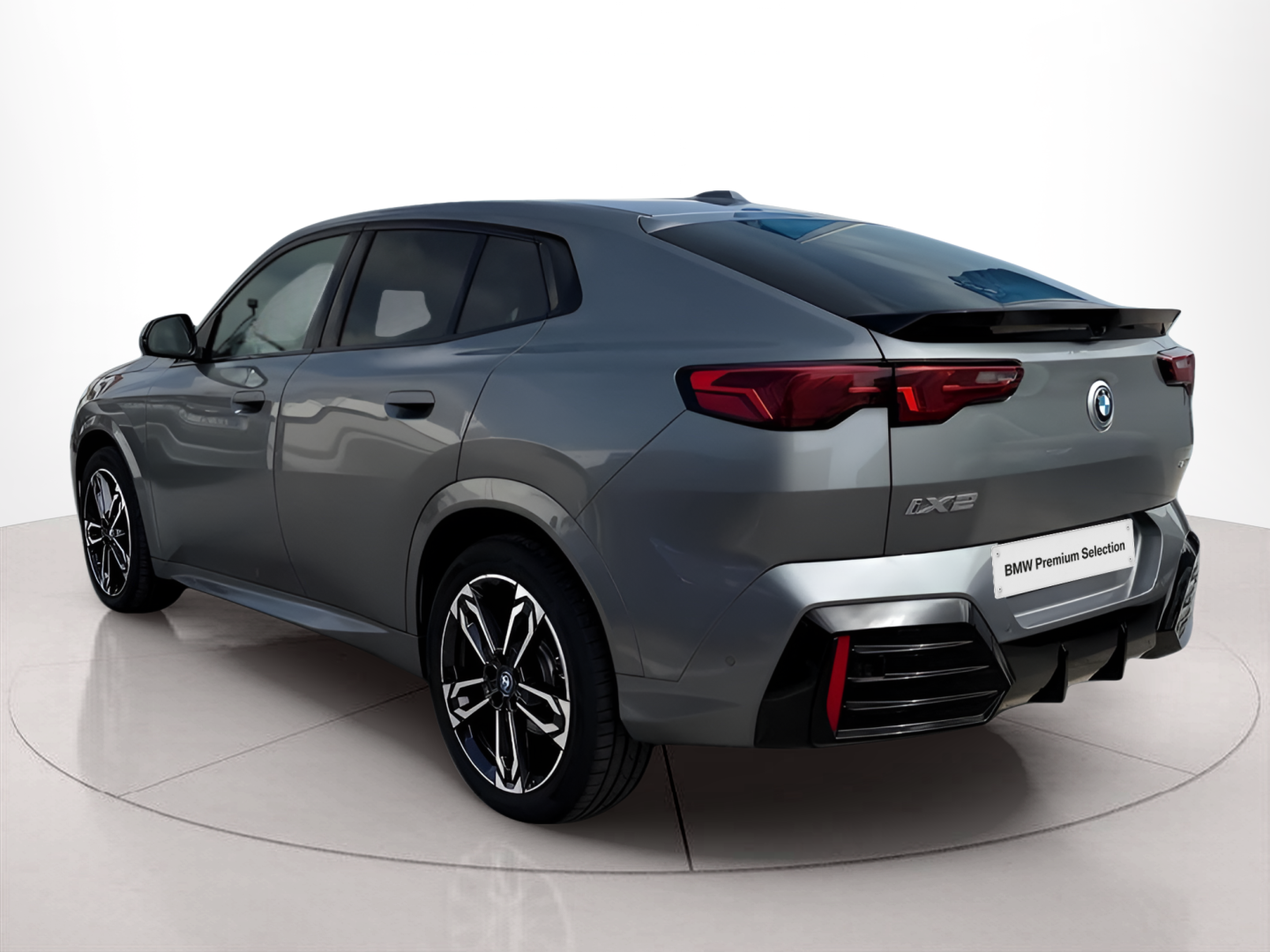 BMW iX2 eDrive20 color Gris. Año 2025. 150KW(204CV). Elétrico. En concesionario Caetano Portimão de Portimão