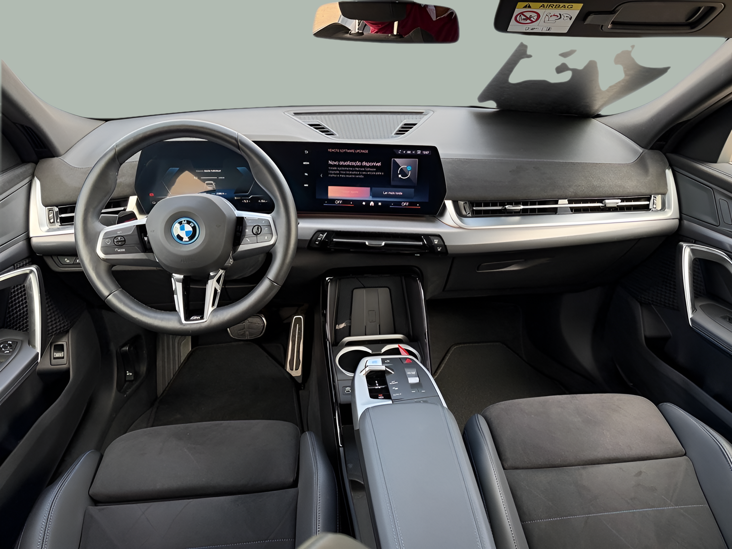 BMW iX2 eDrive20 color Gris. Año 2025. 150KW(204CV). Elétrico. En concesionario Caetano Portimão de Portimão