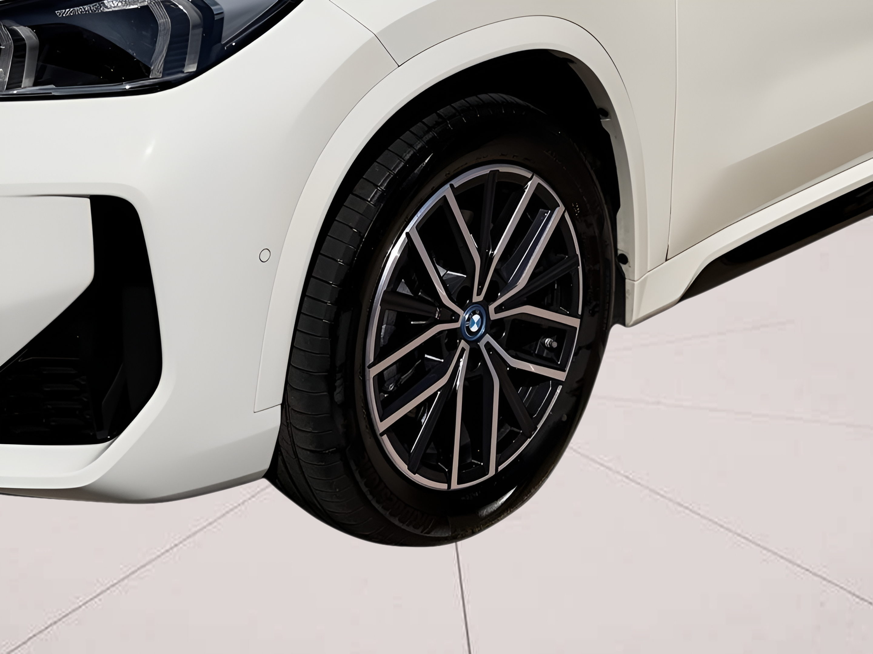BMW iX1 xDrive30 color Blanco. Año 2025. 230KW(313CV). Elétrico. En concesionario Caetano Baviera Faro de Faro