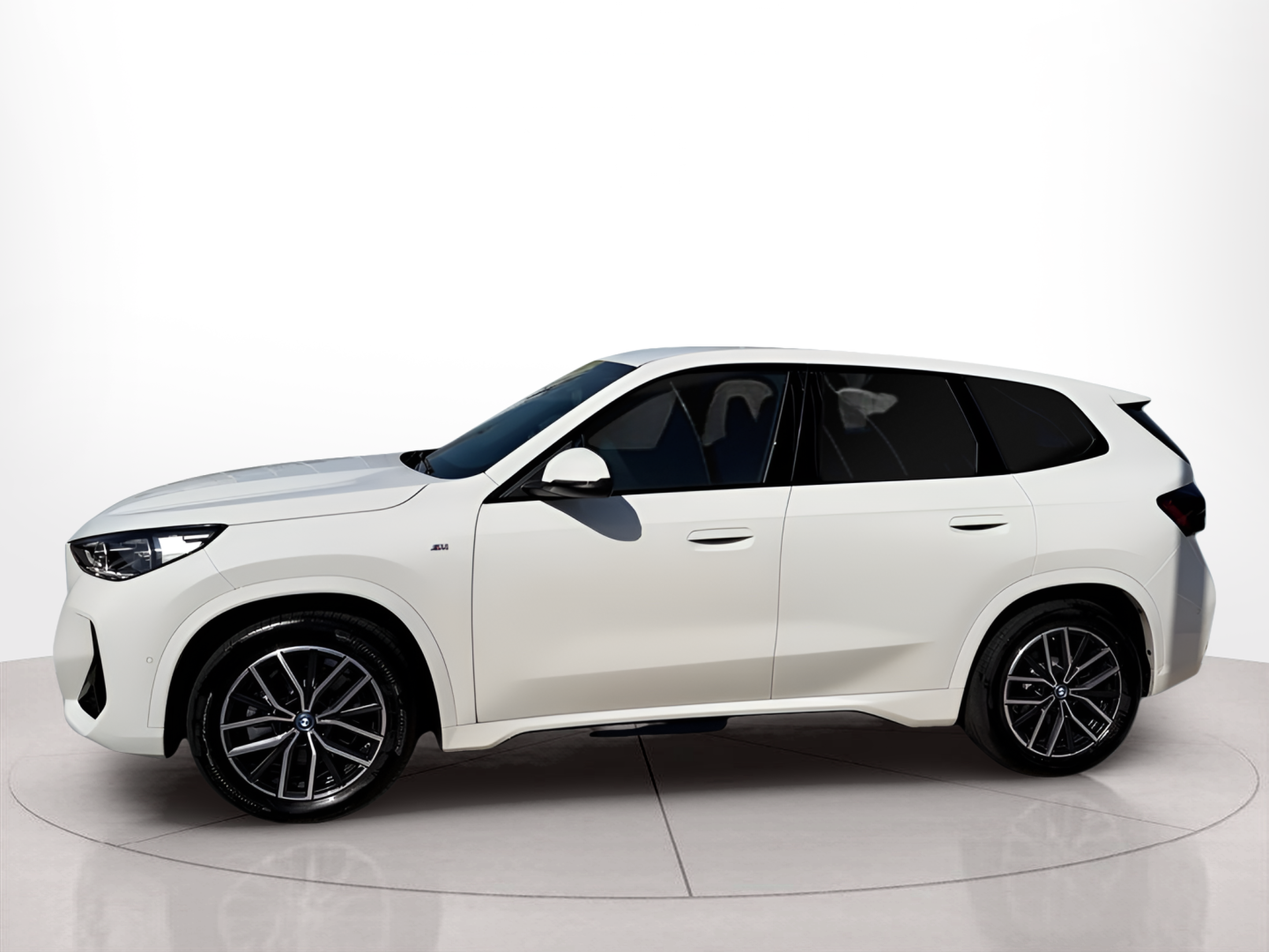 Fotos de BMW iX1 xDrive30 color Blanco. Año 2025. 230KW(313CV). Elétrico. En concesionario Caetano Baviera Faro de Faro
