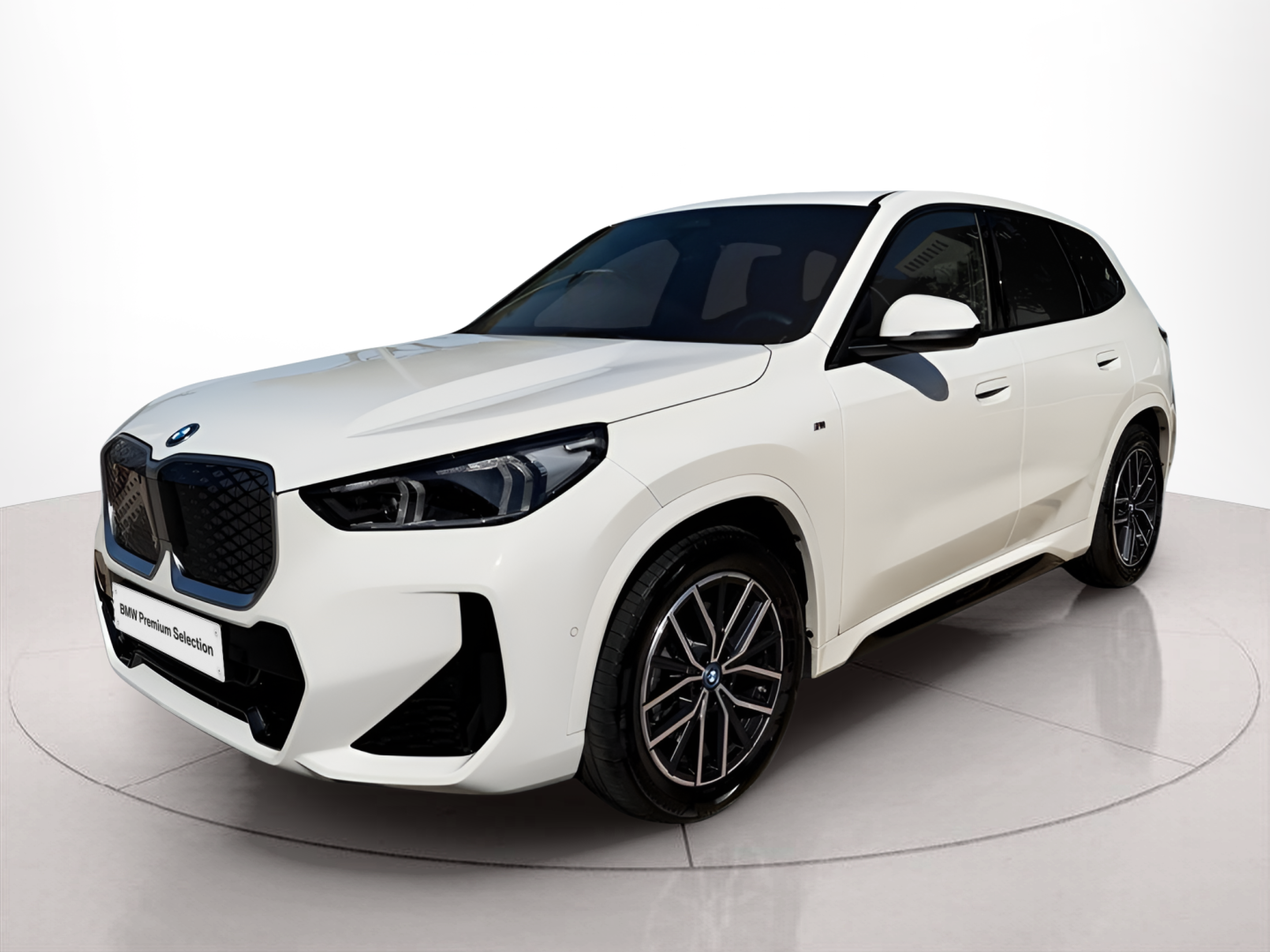 Fotos de BMW iX1 xDrive30 color Blanco. Año 2025. 230KW(313CV). Elétrico. En concesionario Caetano Baviera Faro de Faro