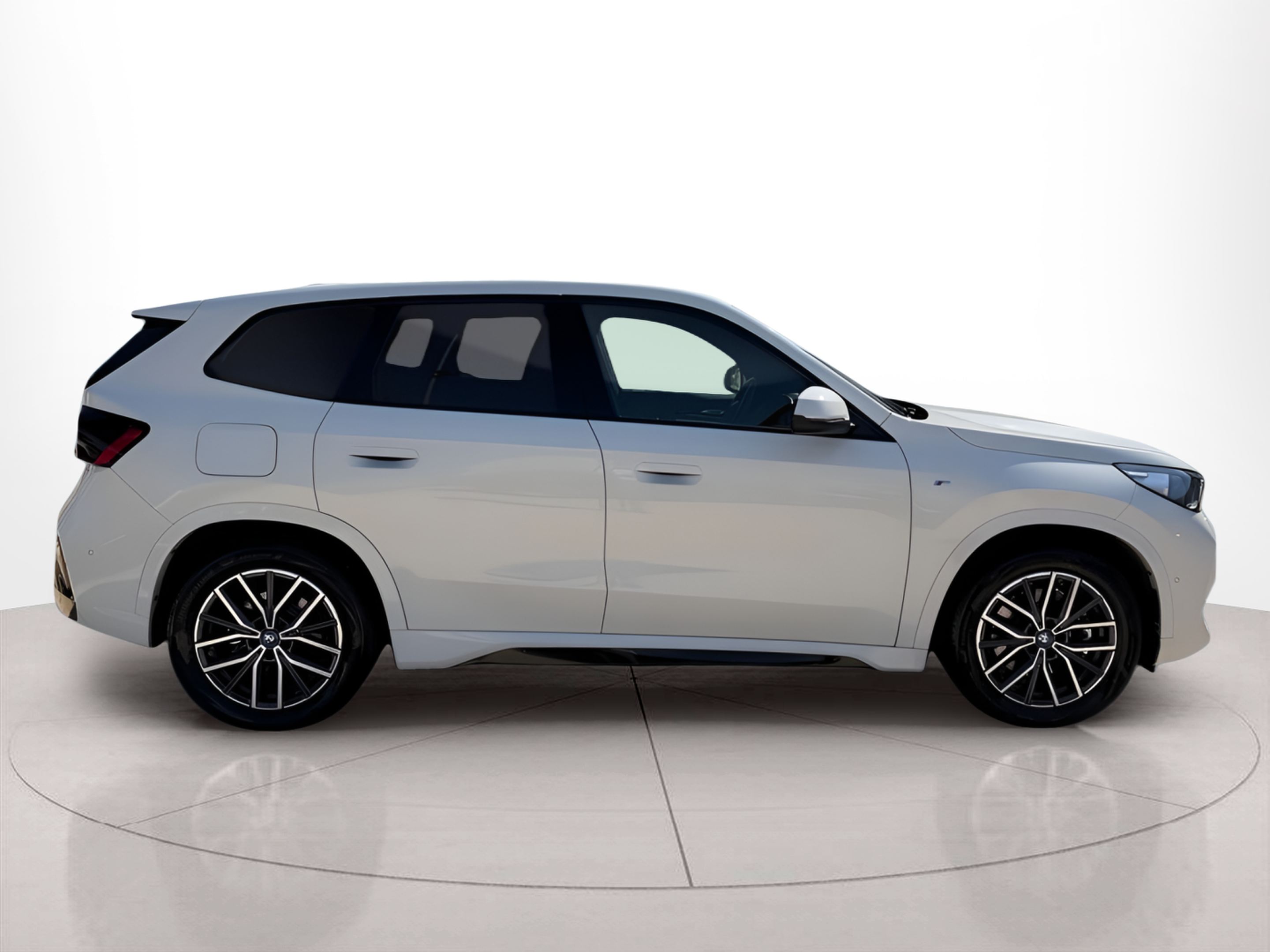 BMW iX1 xDrive30 color Blanco. Año 2025. 230KW(313CV). Elétrico. En concesionario Caetano Baviera Faro de Faro