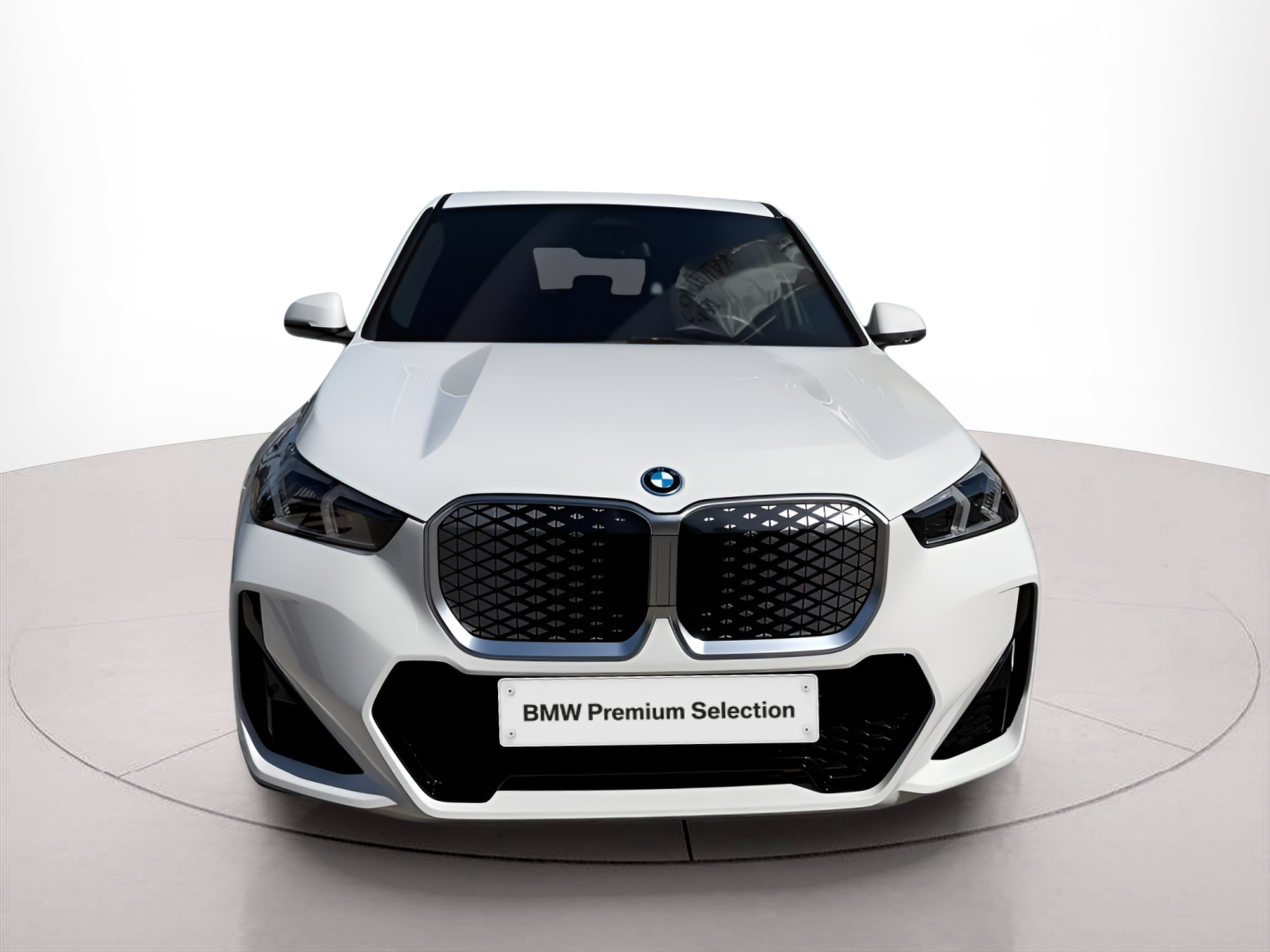 Fotos de BMW iX1 xDrive30 color Blanco. Año 2025. 230KW(313CV). Elétrico. En concesionario Caetano Baviera Faro de Faro