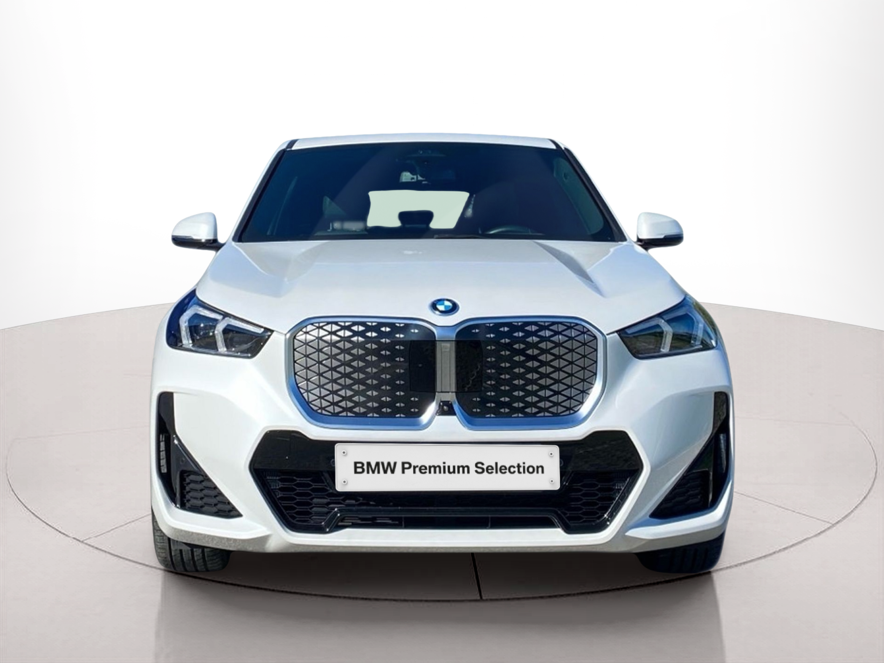 Fotos de BMW iX1 xDrive30 color Blanco. Año 2025. 230KW(313CV). Elétrico. En concesionario Caetano Baviera Cascais de Cascais