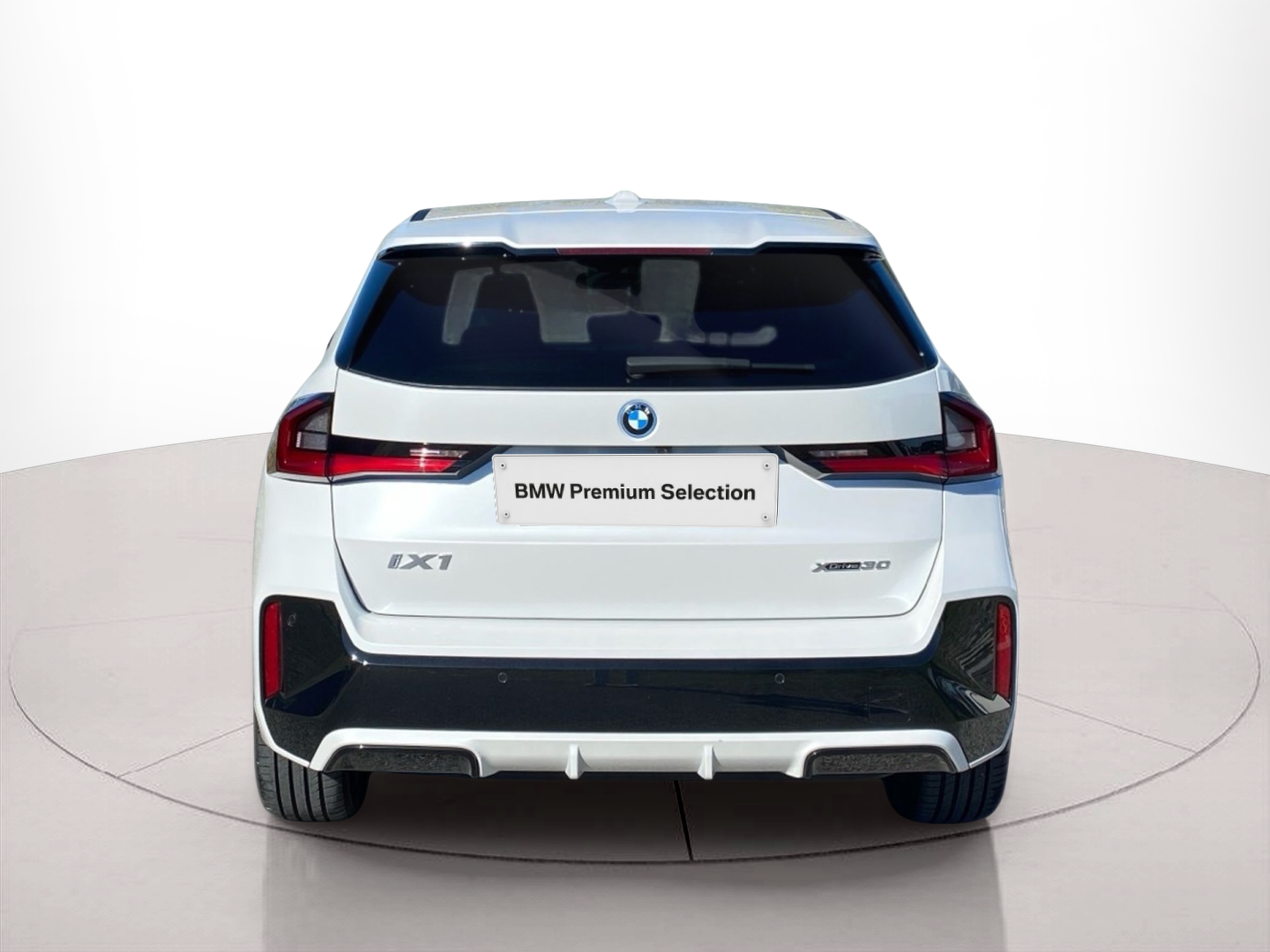 BMW iX1 xDrive30 color Blanco. Año 2025. 230KW(313CV). Elétrico. En concesionario Caetano Baviera Cascais de Cascais