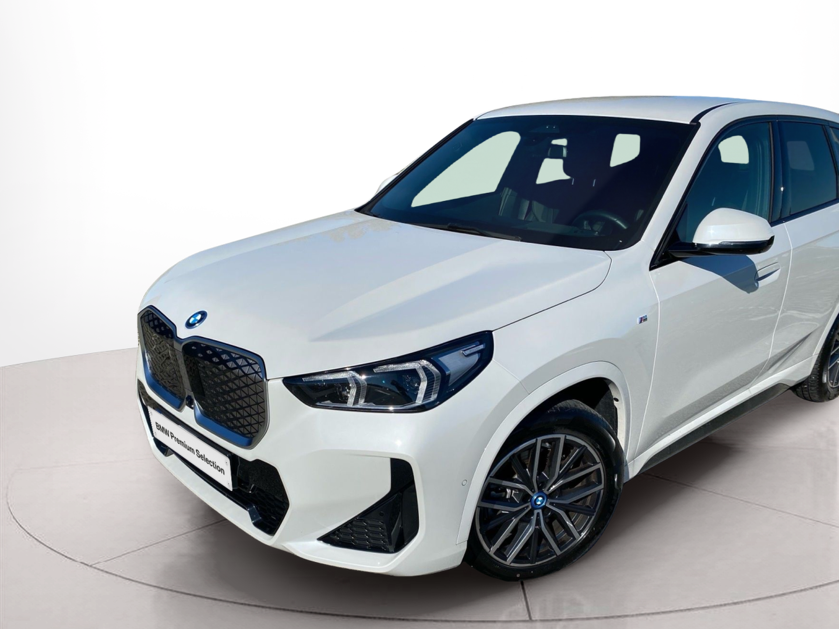 BMW iX1 xDrive30 color Blanco. Año 2025. 230KW(313CV). Elétrico. En concesionario Caetano Baviera Cascais de Cascais