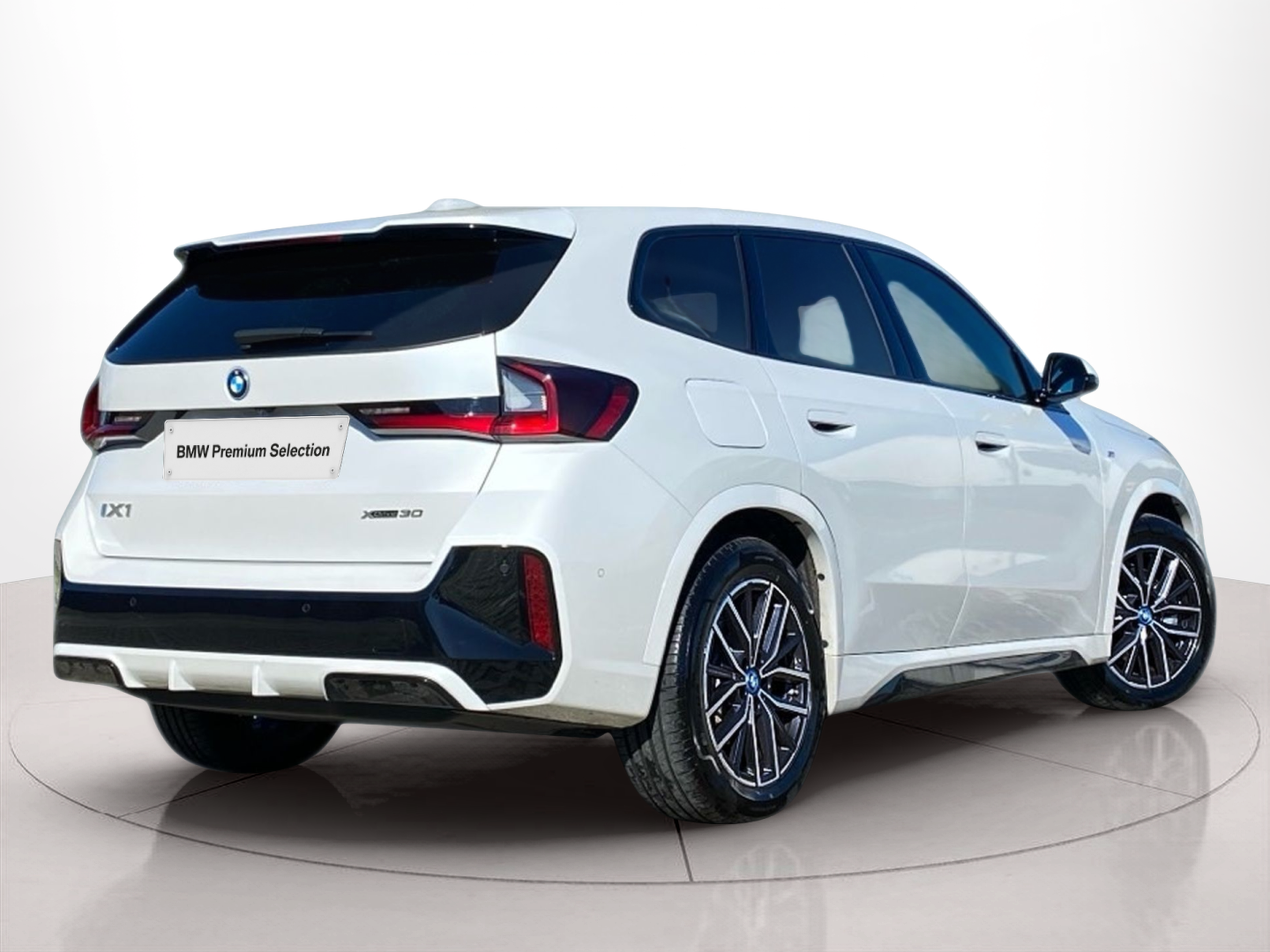 BMW iX1 xDrive30 color Blanco. Año 2025. 230KW(313CV). Elétrico. En concesionario Caetano Baviera Cascais de Cascais