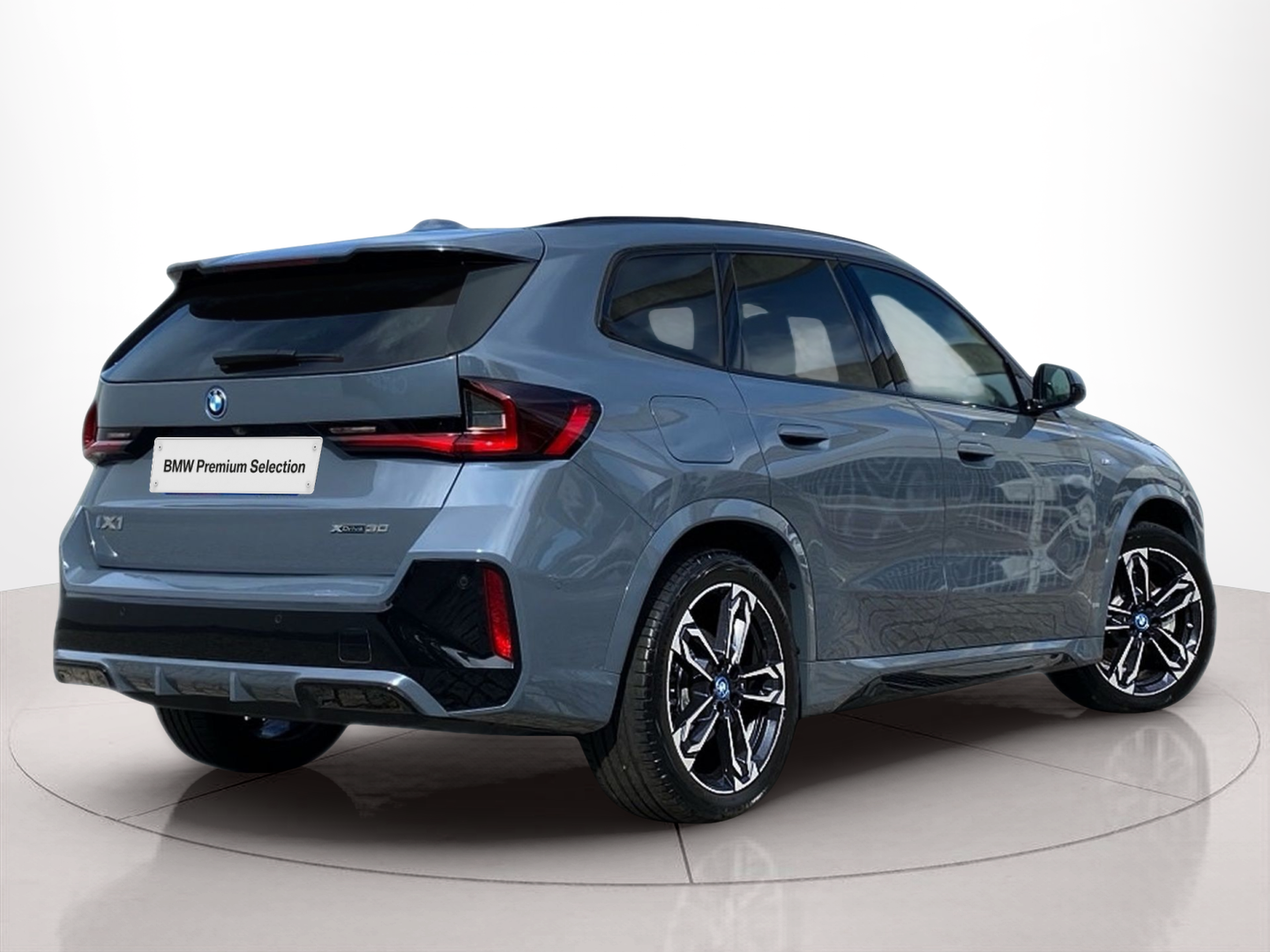 BMW iX1 xDrive30 color Gris. Año 2023. 230KW(313CV). Elétrico. En concesionario Caetano Lisboa de Lisboa
