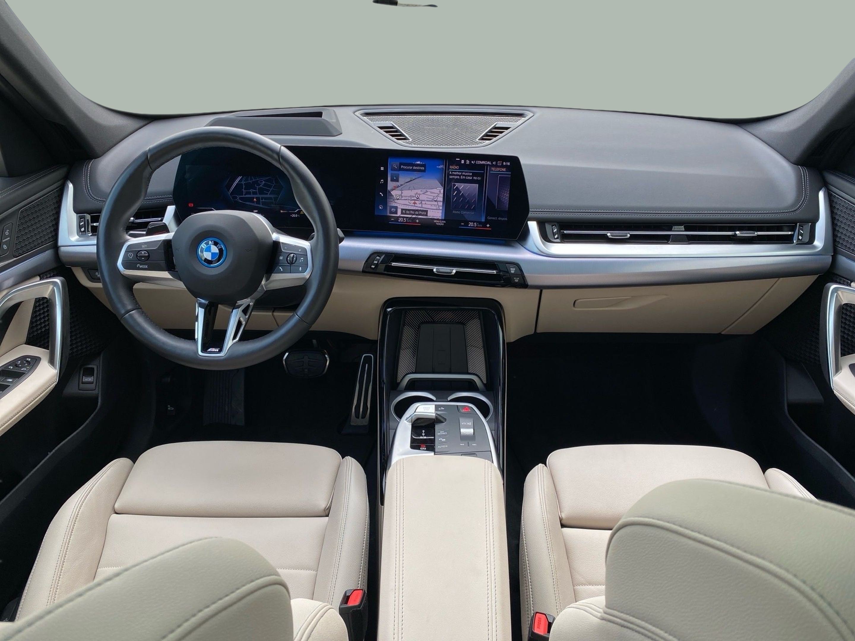 BMW iX1 xDrive30 color Gris. Año 2023. 230KW(313CV). Elétrico. En concesionario Caetano Lisboa de Lisboa