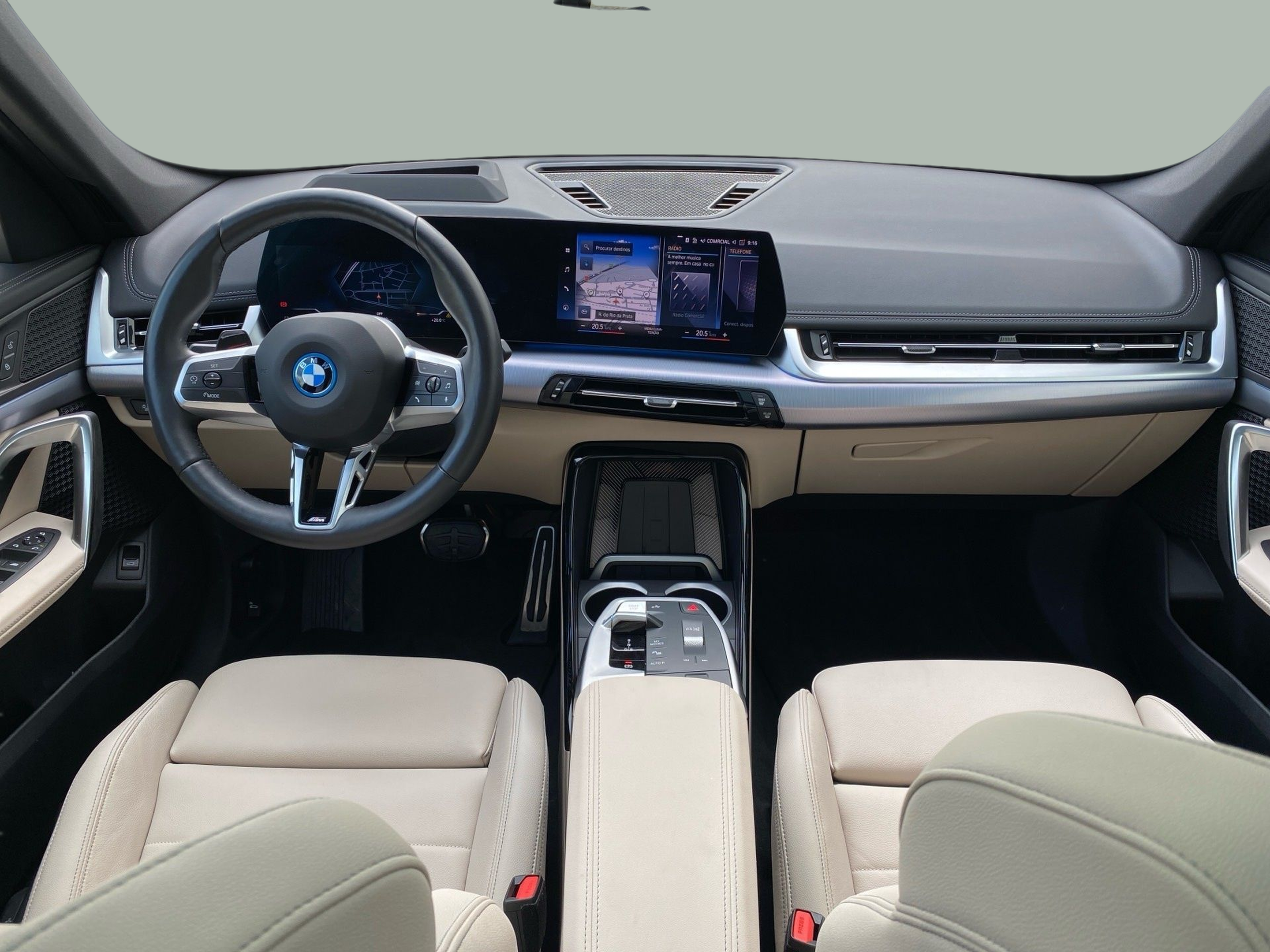 BMW iX1 xDrive30 color Gris. Año 2023. 230KW(313CV). Elétrico. En concesionario Caetano Lisboa de Lisboa