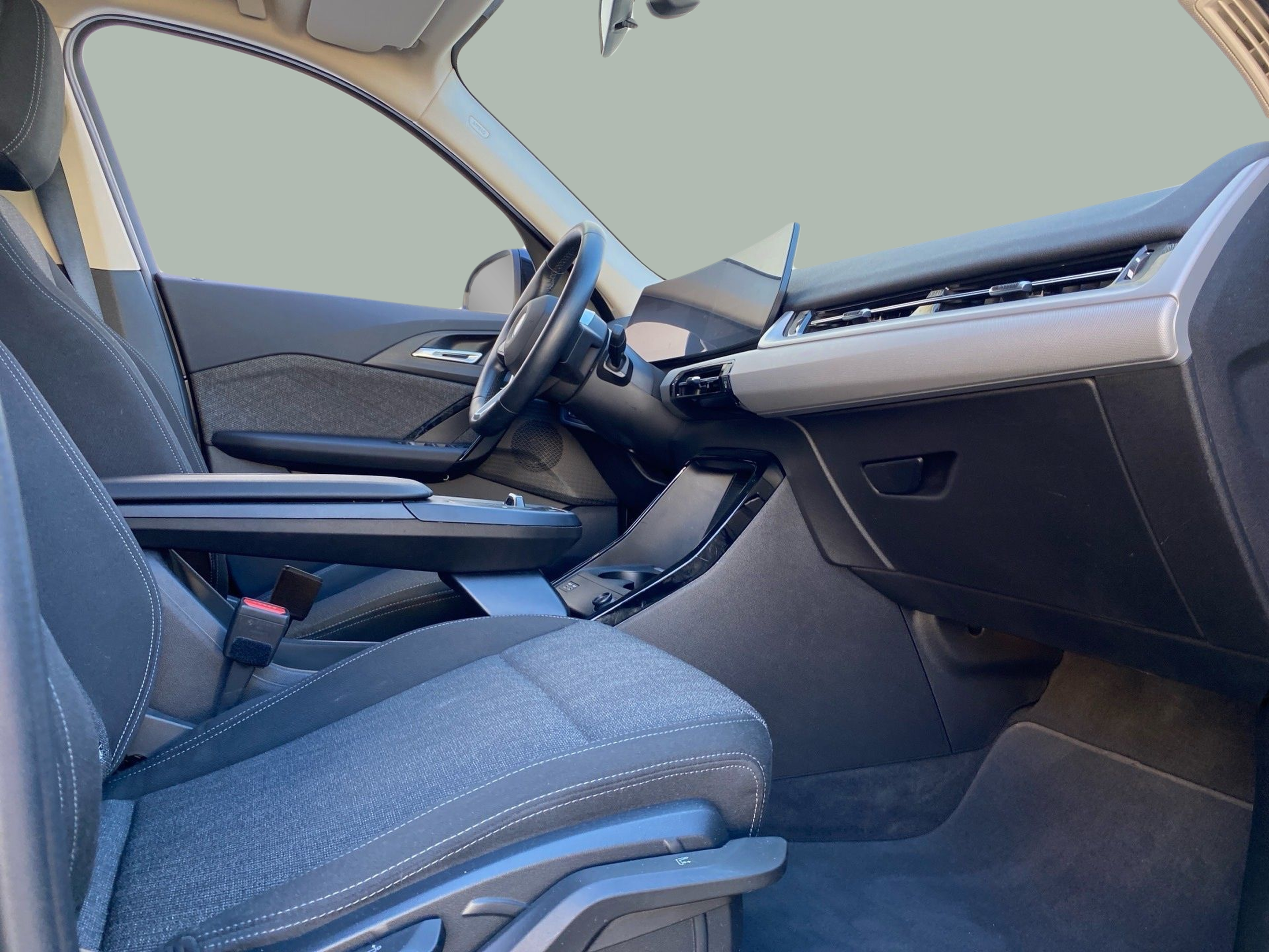 BMW iX1 xDrive30 color Negro. Año 2023. 230KW(313CV). Elétrico. En concesionario Caetano Lisboa de Lisboa