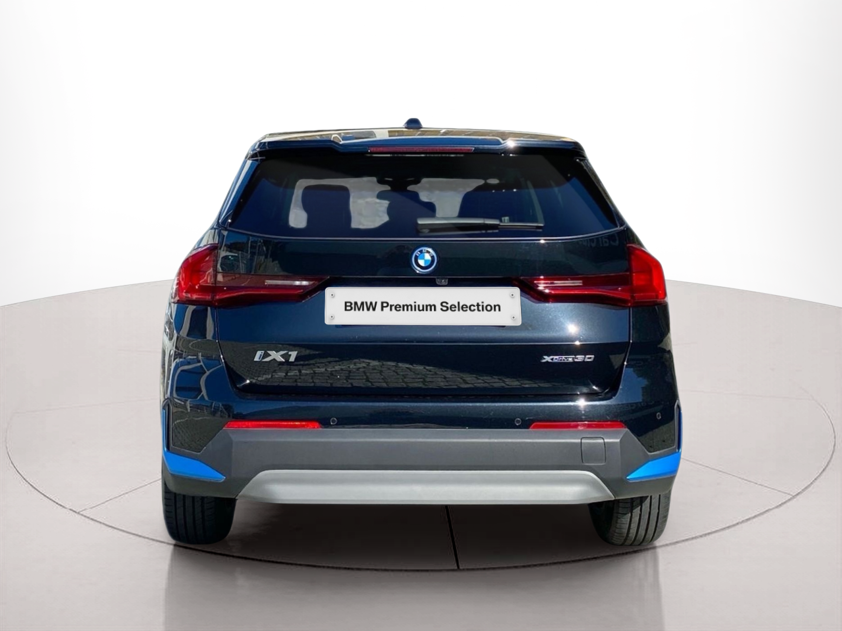 BMW iX1 xDrive30 color Negro. Año 2023. 230KW(313CV). Elétrico. En concesionario Caetano Lisboa de Lisboa