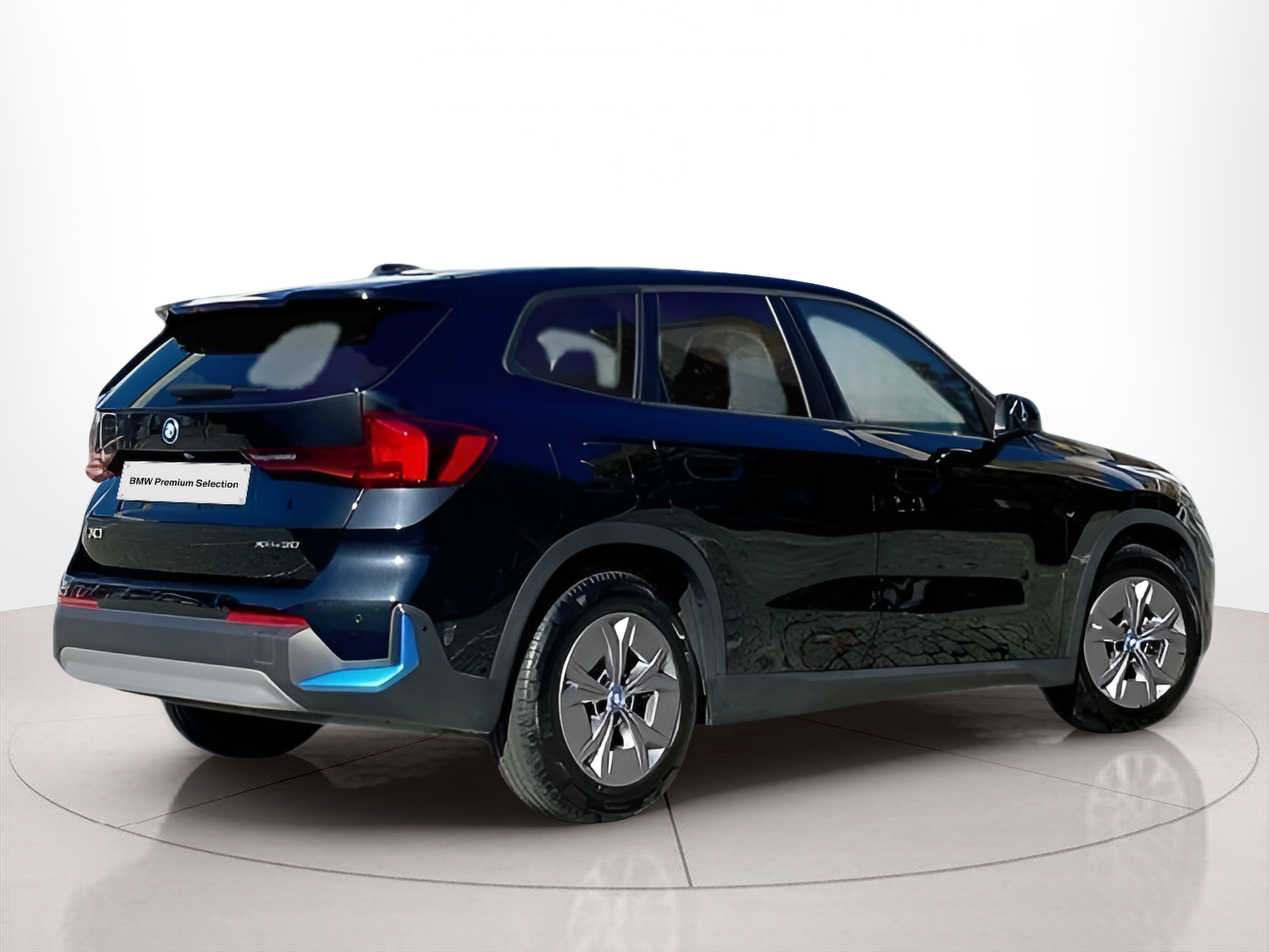 BMW iX1 xDrive30 color Negro. Año 2023. 230KW(313CV). Elétrico. En concesionario Caetano Lisboa de Lisboa