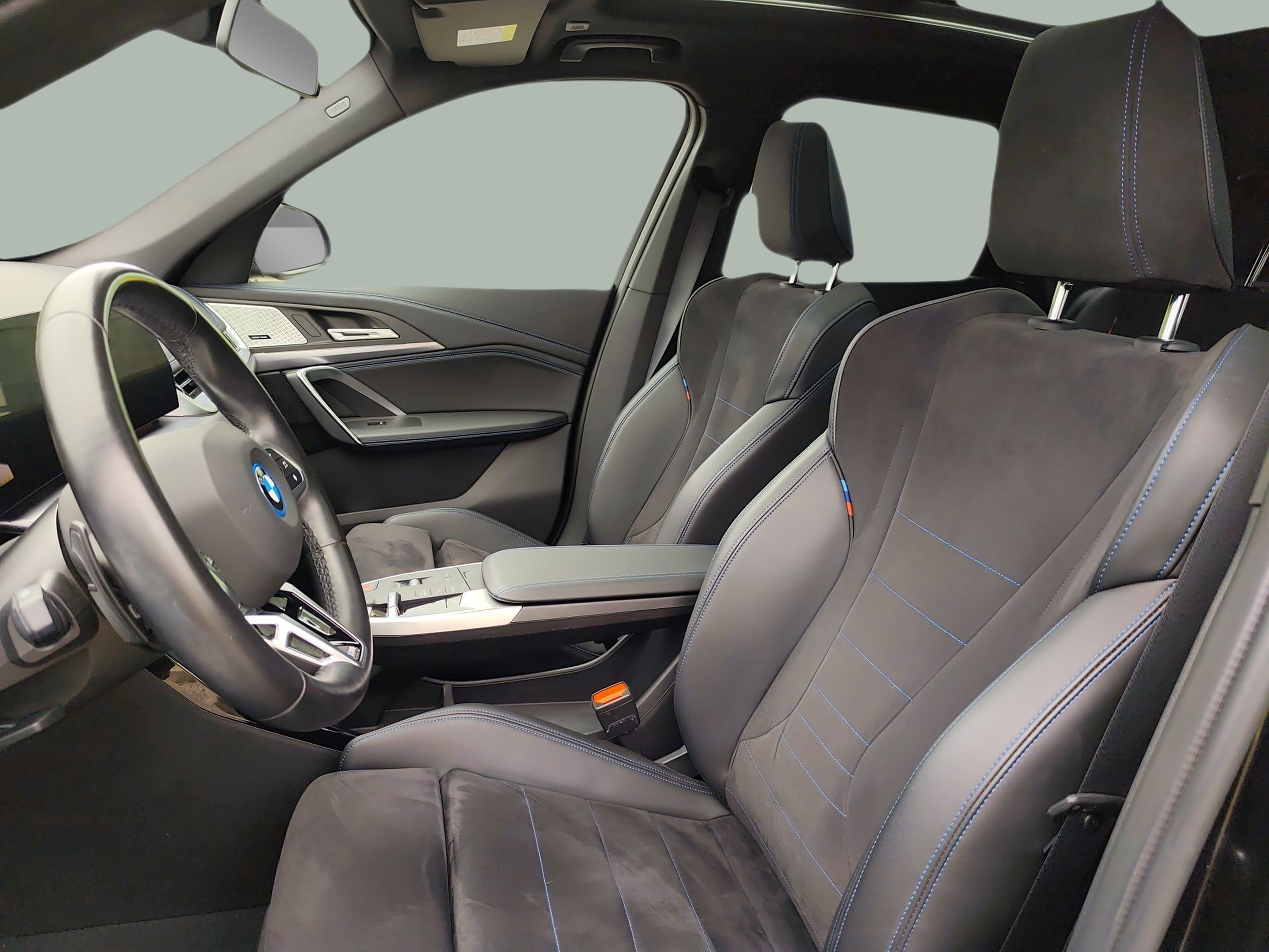 BMW iX1 xDrive30 color Negro. Año 2023. 230KW(313CV). Elétrico. En concesionario Caetano Baviera Santa Maria da Feira de Santa Maria da Feira