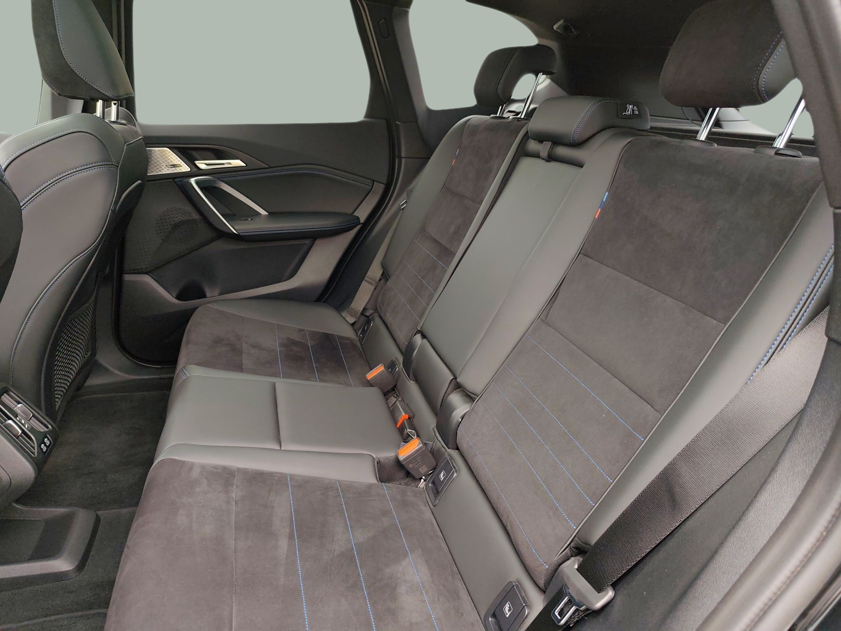 BMW iX1 xDrive30 color Negro. Año 2023. 230KW(313CV). Elétrico. En concesionario Caetano Baviera Santa Maria da Feira de Santa Maria da Feira