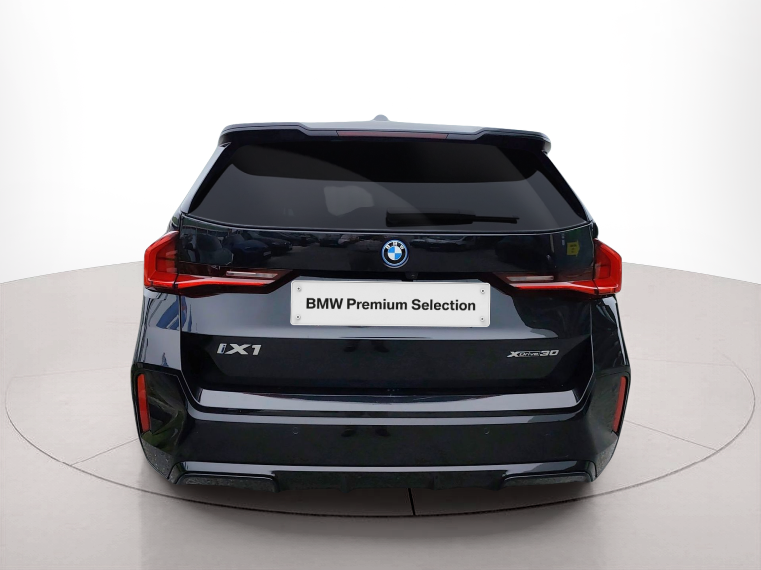 BMW iX1 xDrive30 color Negro. Año 2023. 230KW(313CV). Elétrico. En concesionario Caetano Baviera Santa Maria da Feira de Santa Maria da Feira