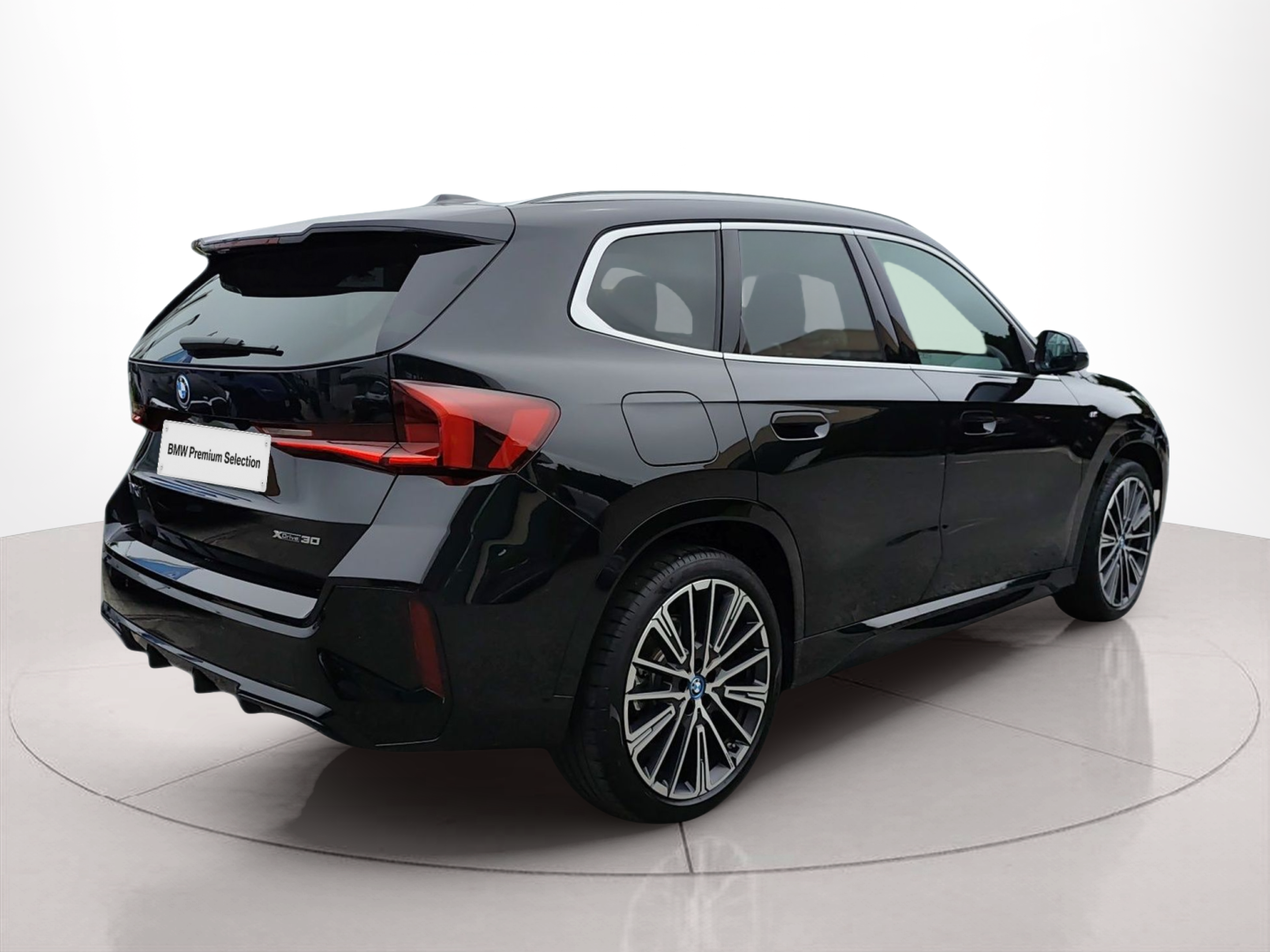 BMW iX1 xDrive30 color Negro. Año 2023. 230KW(313CV). Elétrico. En concesionario Caetano Baviera Santa Maria da Feira de Santa Maria da Feira