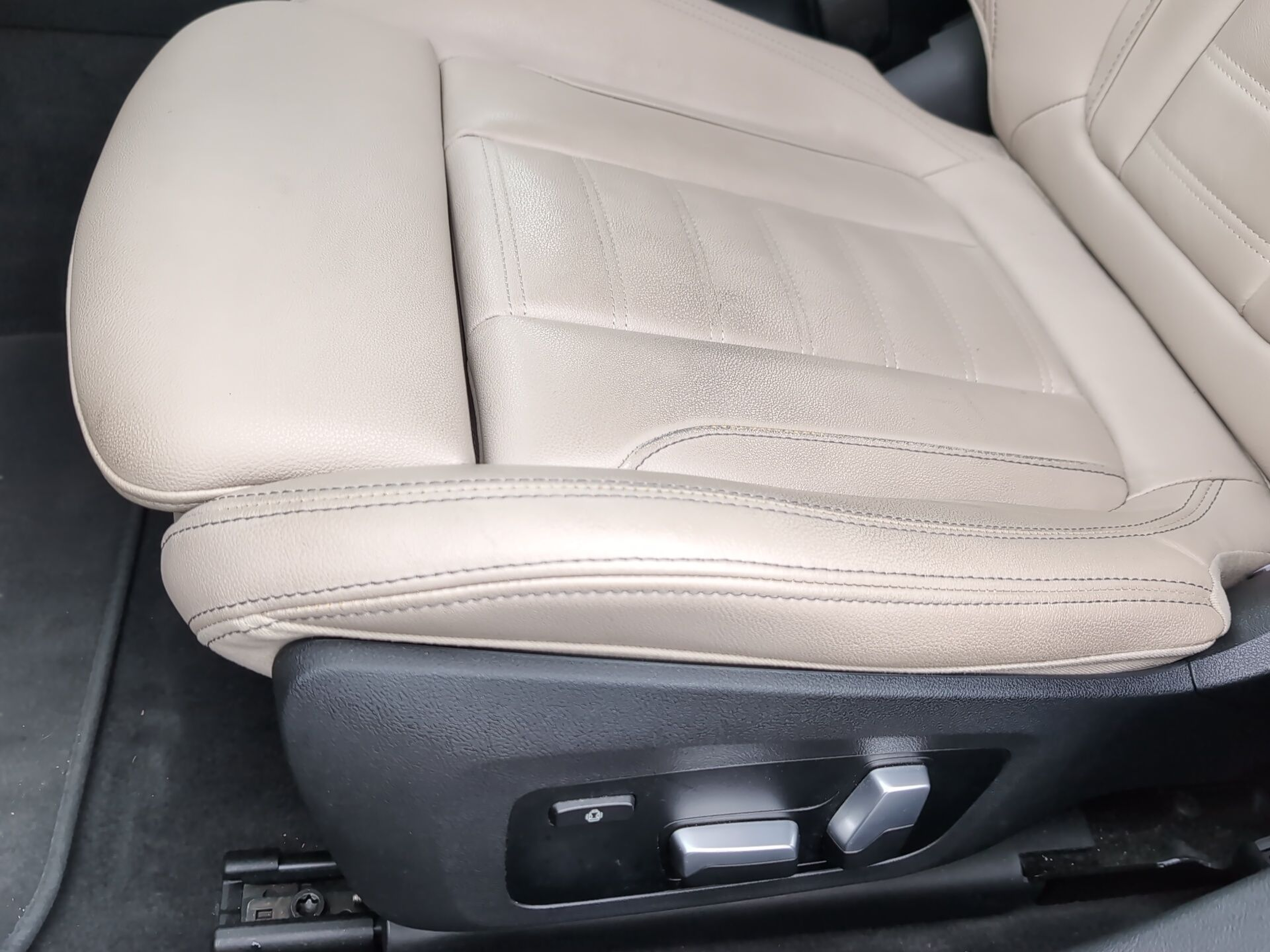 BMW i4 i4 eDrive40 color Negro. Año 2023. 250KW(340CV). Elétrico. En concesionario Caetano Aveiro de Aveiro