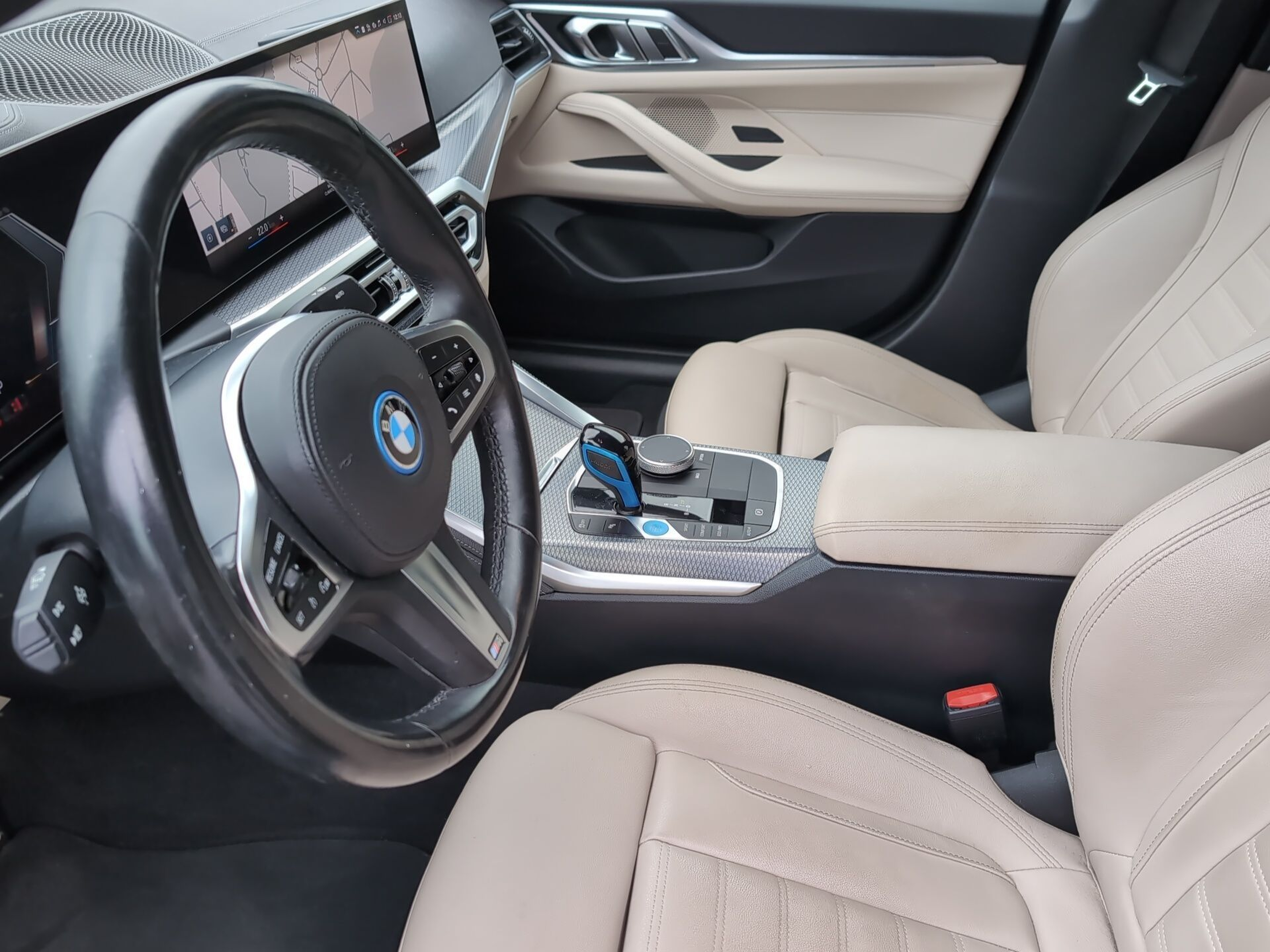 BMW i4 i4 eDrive40 color Negro. Año 2023. 250KW(340CV). Elétrico. En concesionario Caetano Aveiro de Aveiro