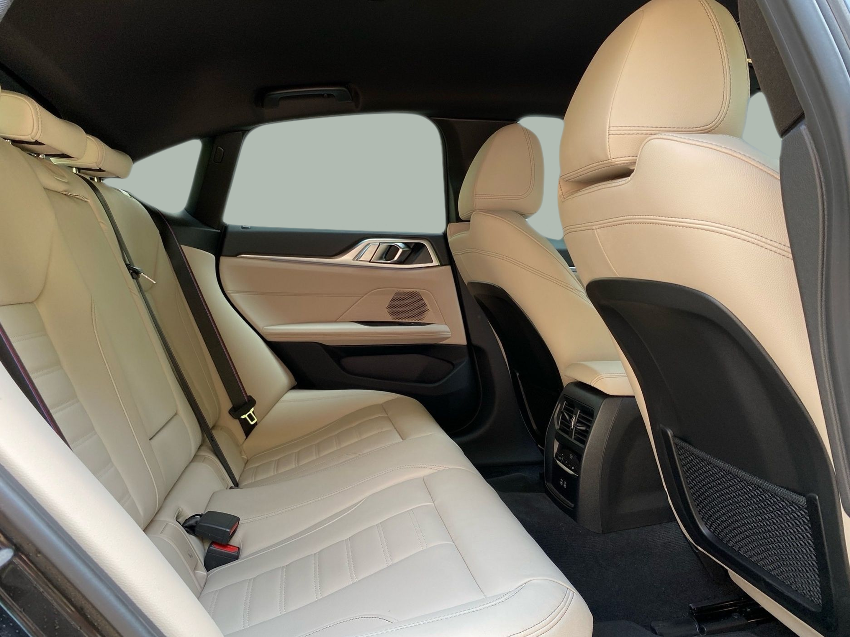 BMW i4 i4 eDrive40 color Negro. Año 2023. 250KW(340CV). Elétrico. En concesionario Caetano Lisboa de Lisboa