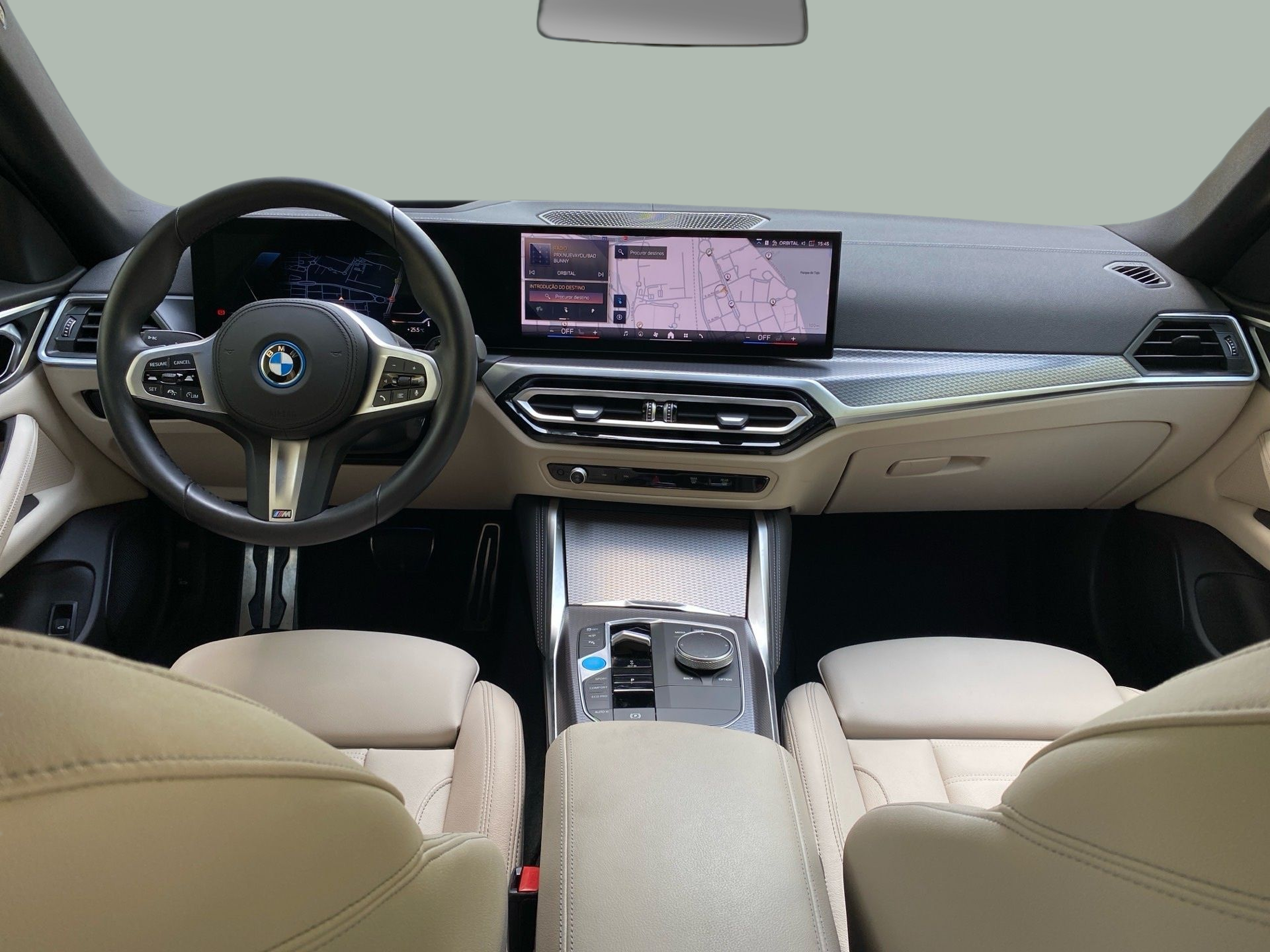 BMW i4 i4 eDrive40 color Negro. Año 2023. 250KW(340CV). Elétrico. En concesionario Caetano Lisboa de Lisboa