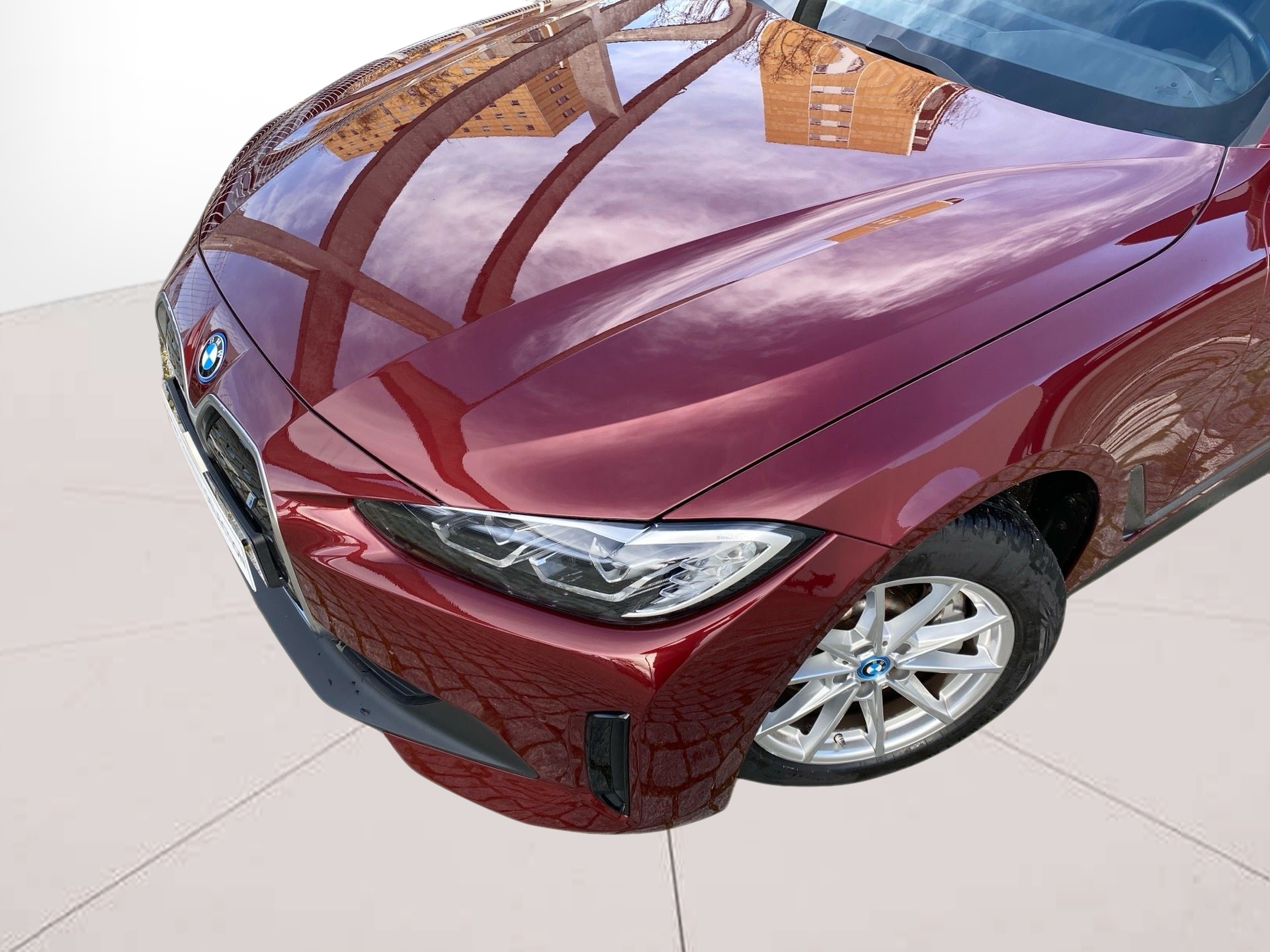 BMW i4 i4 eDrive40 color Rojo. Año 2023. 250KW(340CV). Elétrico. En concesionario Caetano Lisboa de Lisboa