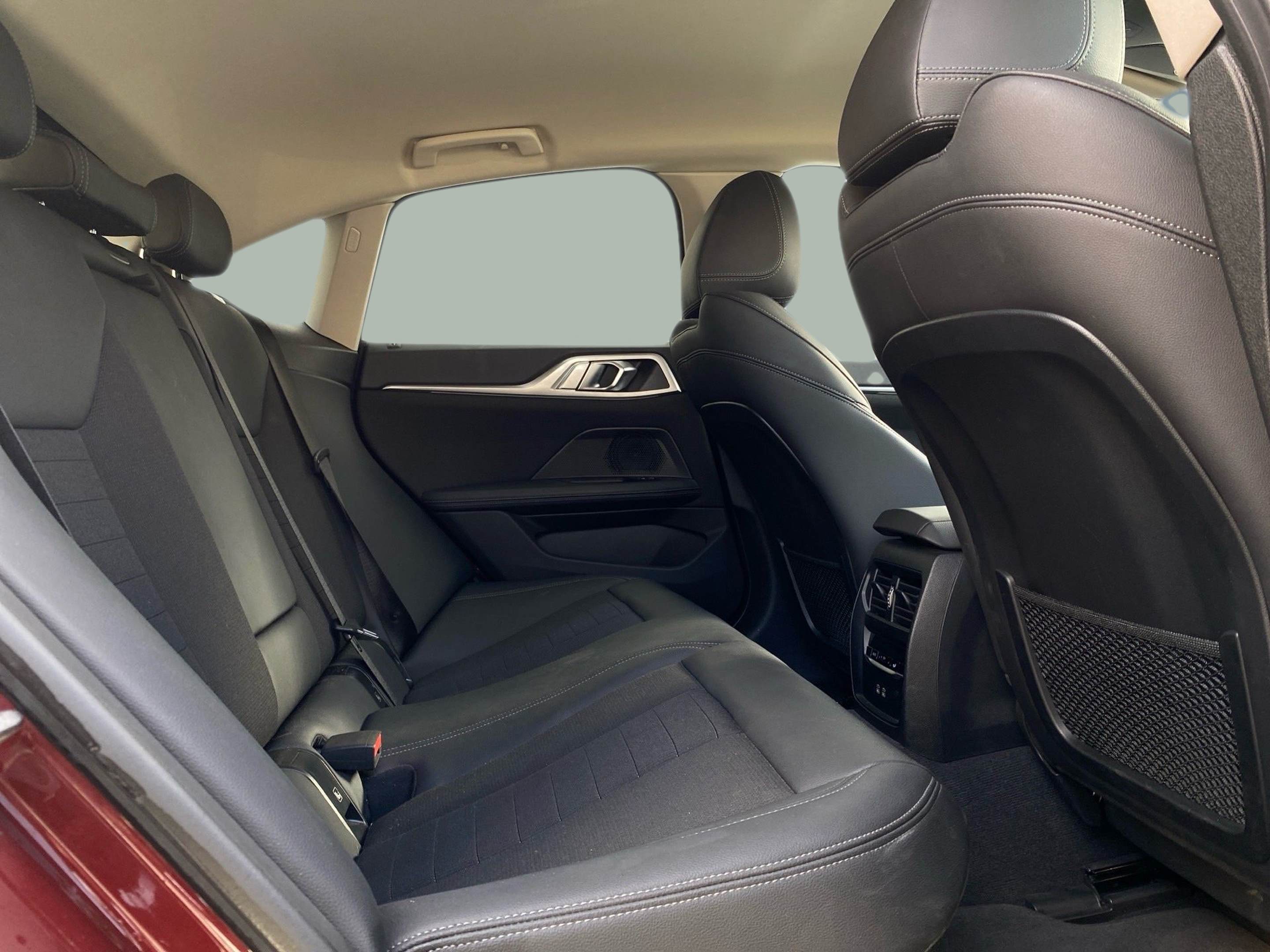 BMW i4 i4 eDrive40 color Rojo. Año 2023. 250KW(340CV). Elétrico. En concesionario Caetano Lisboa de Lisboa