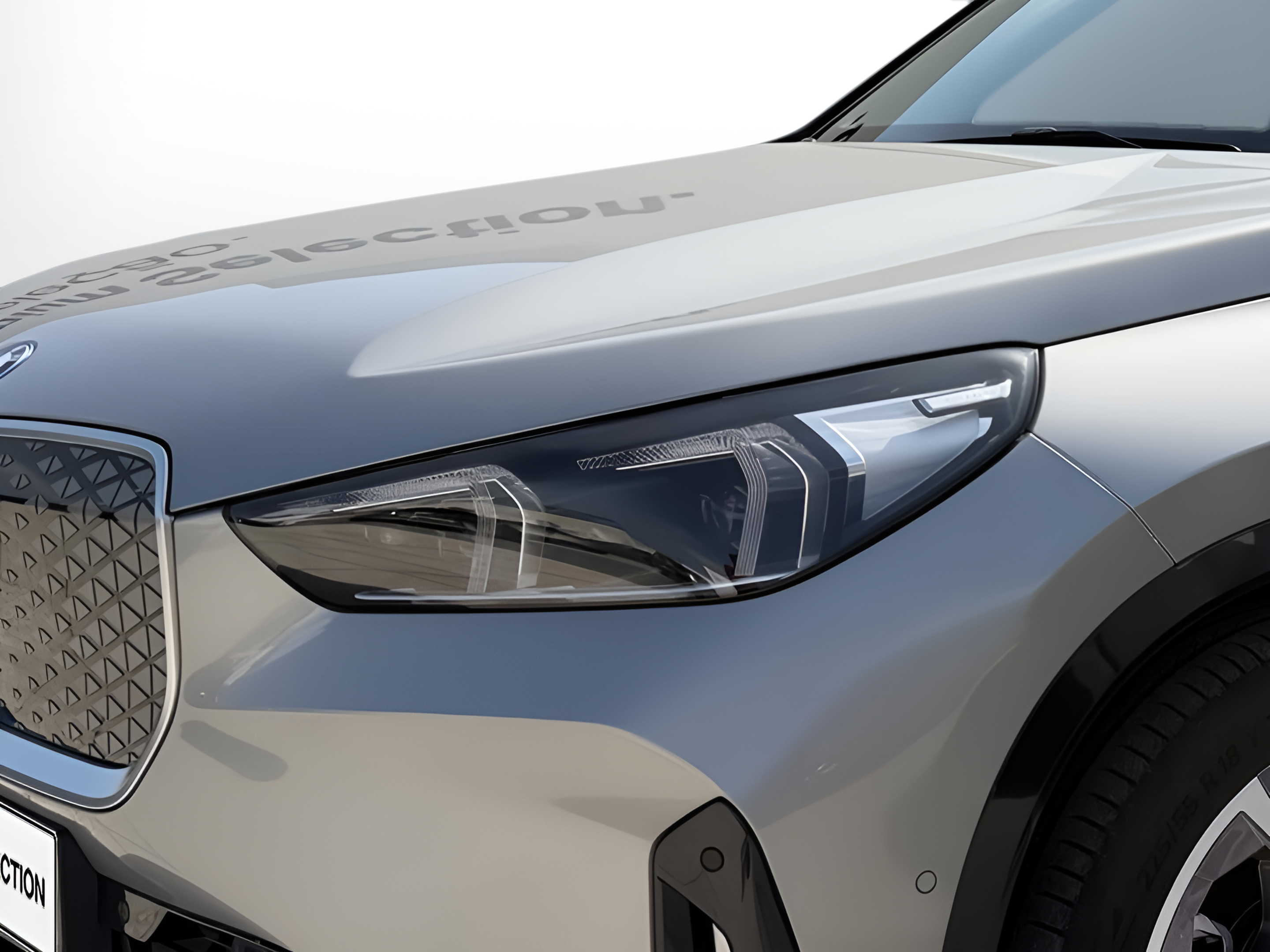 BMW iX1 eDrive20 color Gris Plata. Año 2025. 150KW(204CV). Elétrico. En concesionario Caetano Portimão de Portimão