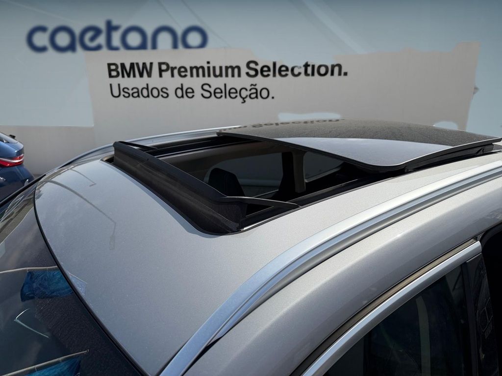 BMW iX1 eDrive20 color Gris Plata. Año 2025. 150KW(204CV). Elétrico. En concesionario Caetano Portimão de Portimão