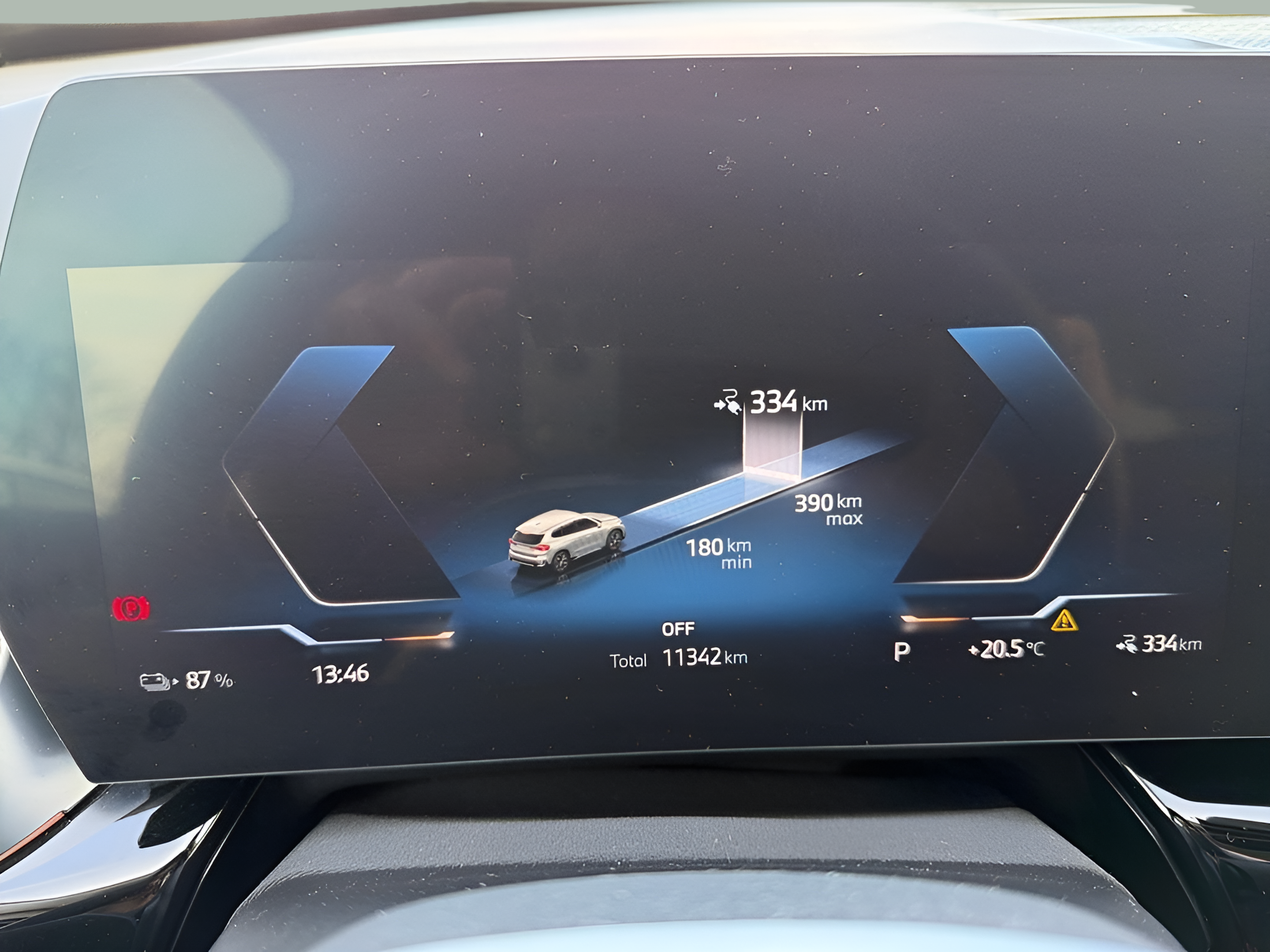 BMW iX1 eDrive20 color Gris Plata. Año 2025. 150KW(204CV). Elétrico. En concesionario Caetano Portimão de Portimão