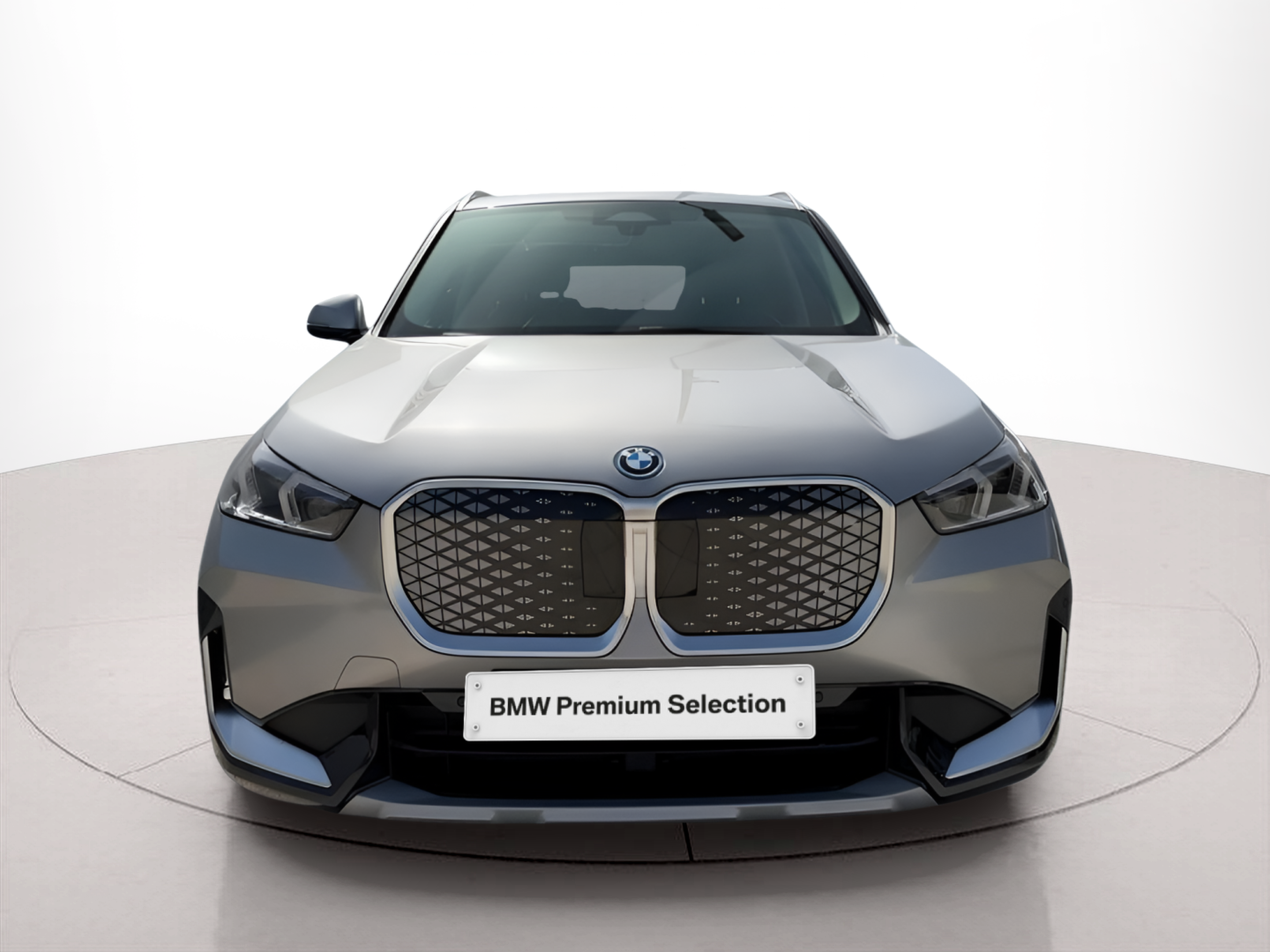 Fotos de BMW iX1 eDrive20 color Gris Plata. Año 2025. 150KW(204CV). Elétrico. En concesionario Caetano Portimão de Portimão