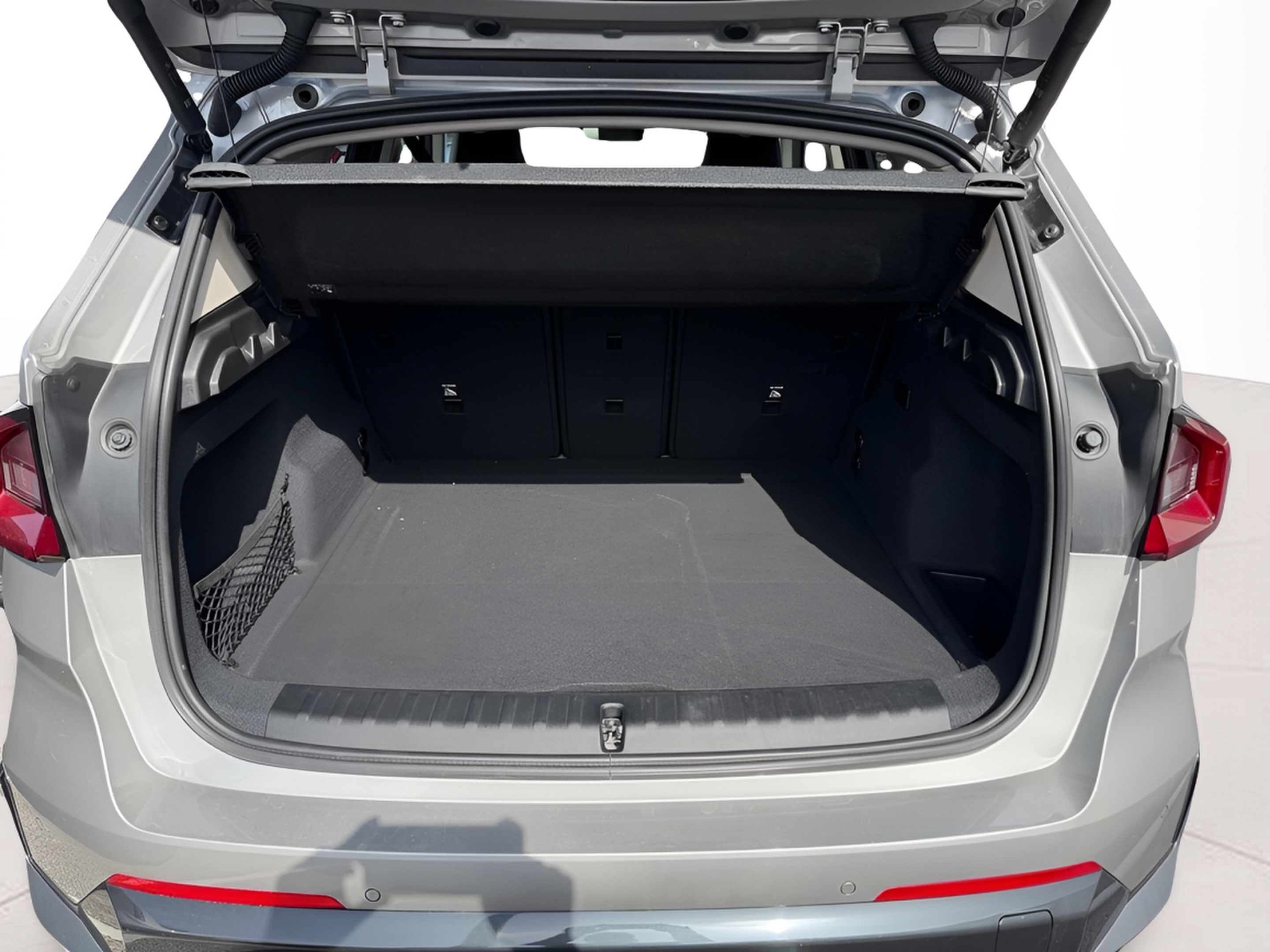 BMW iX1 eDrive20 color Gris Plata. Año 2025. 150KW(204CV). Elétrico. En concesionario Caetano Portimão de Portimão