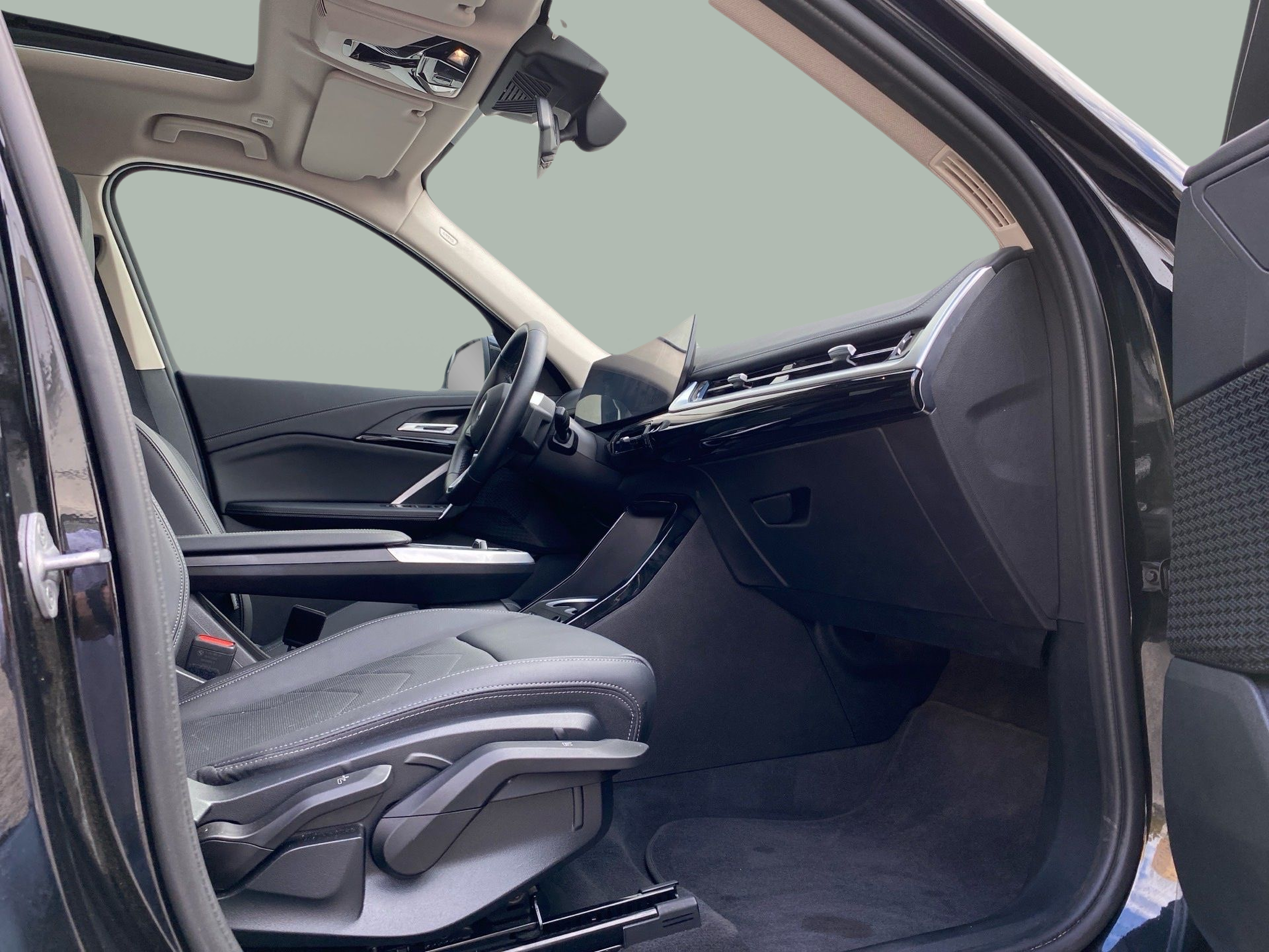 BMW iX1 eDrive20 color Negro. Año 2025. 150KW(204CV). Elétrico. En concesionario Caetano Baviera Lisboa de Lisboa