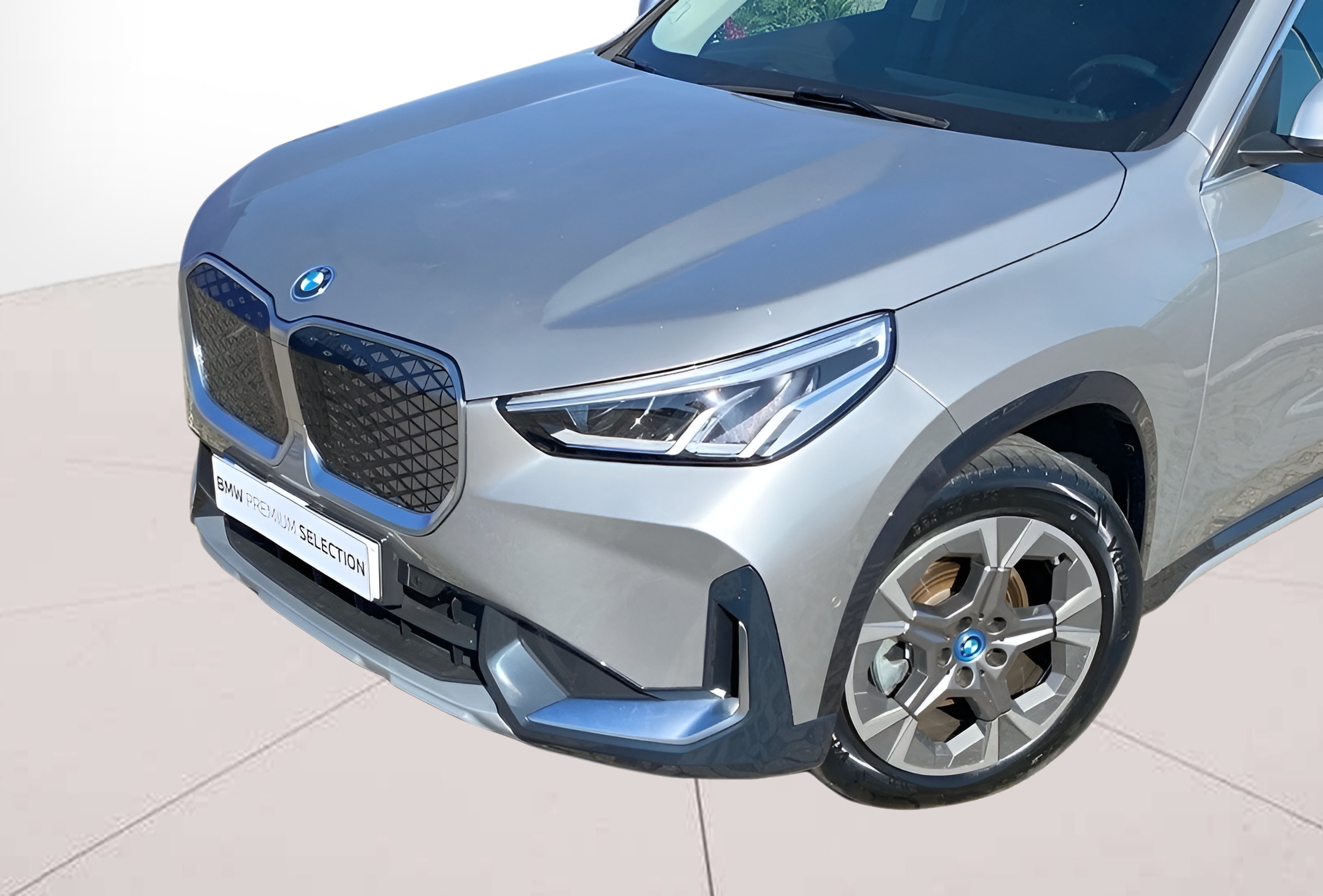 BMW iX1 eDrive20 color Gris Plata. Año 2024. 150KW(204CV). Elétrico. En concesionario Caetano Baviera Cascais de Cascais