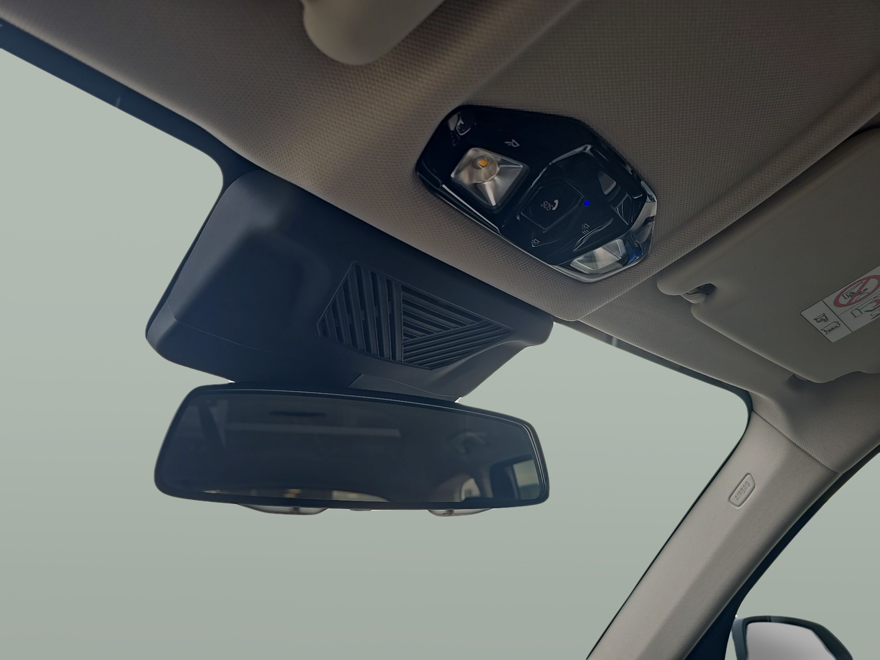 BMW iX1 eDrive20 color Negro. Año 2024. 150KW(204CV). Elétrico. En concesionario Caetano Aveiro de Aveiro