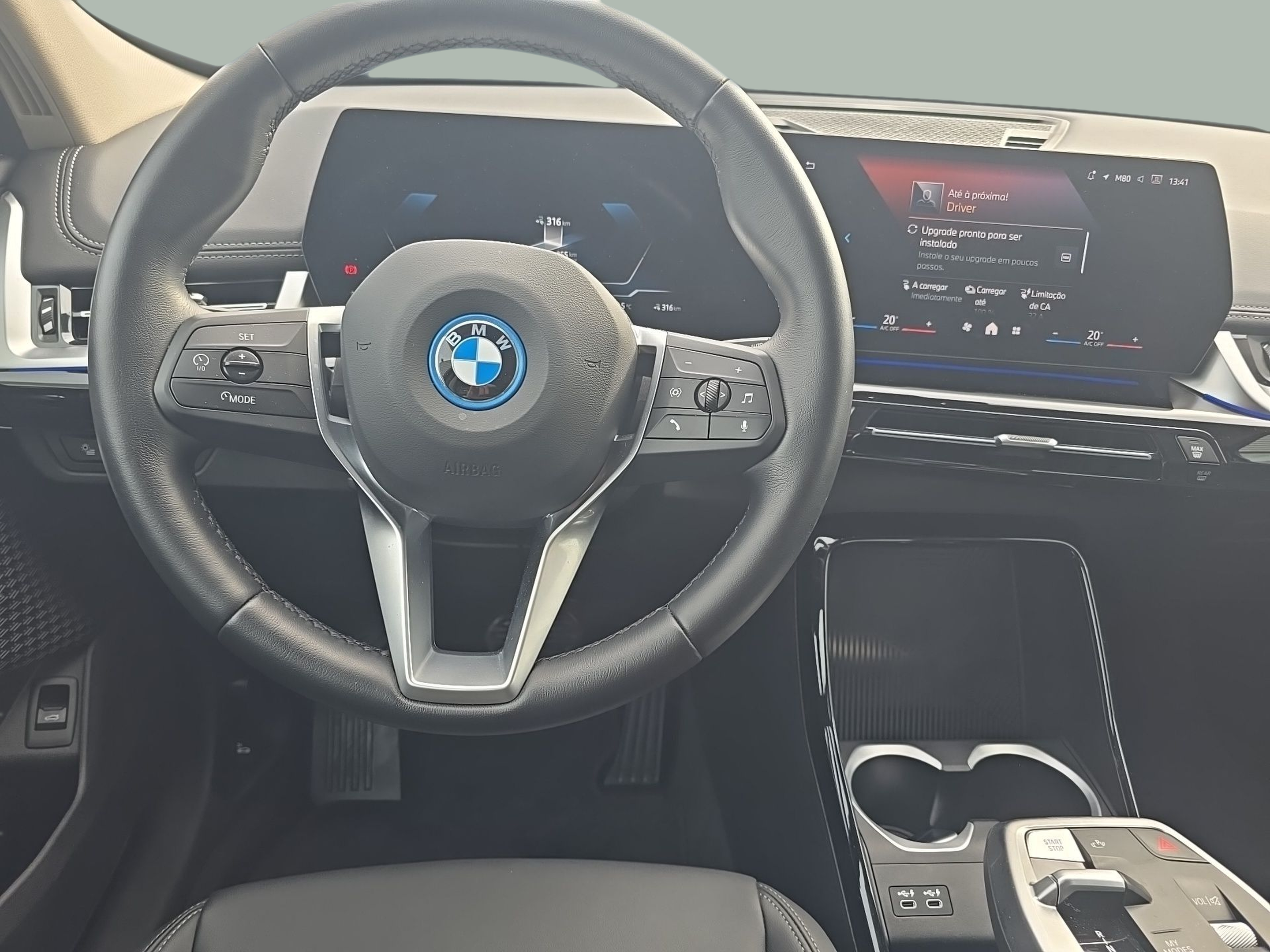 BMW iX1 eDrive20 color Negro. Año 2024. 150KW(204CV). Elétrico. En concesionario Caetano Aveiro de Aveiro