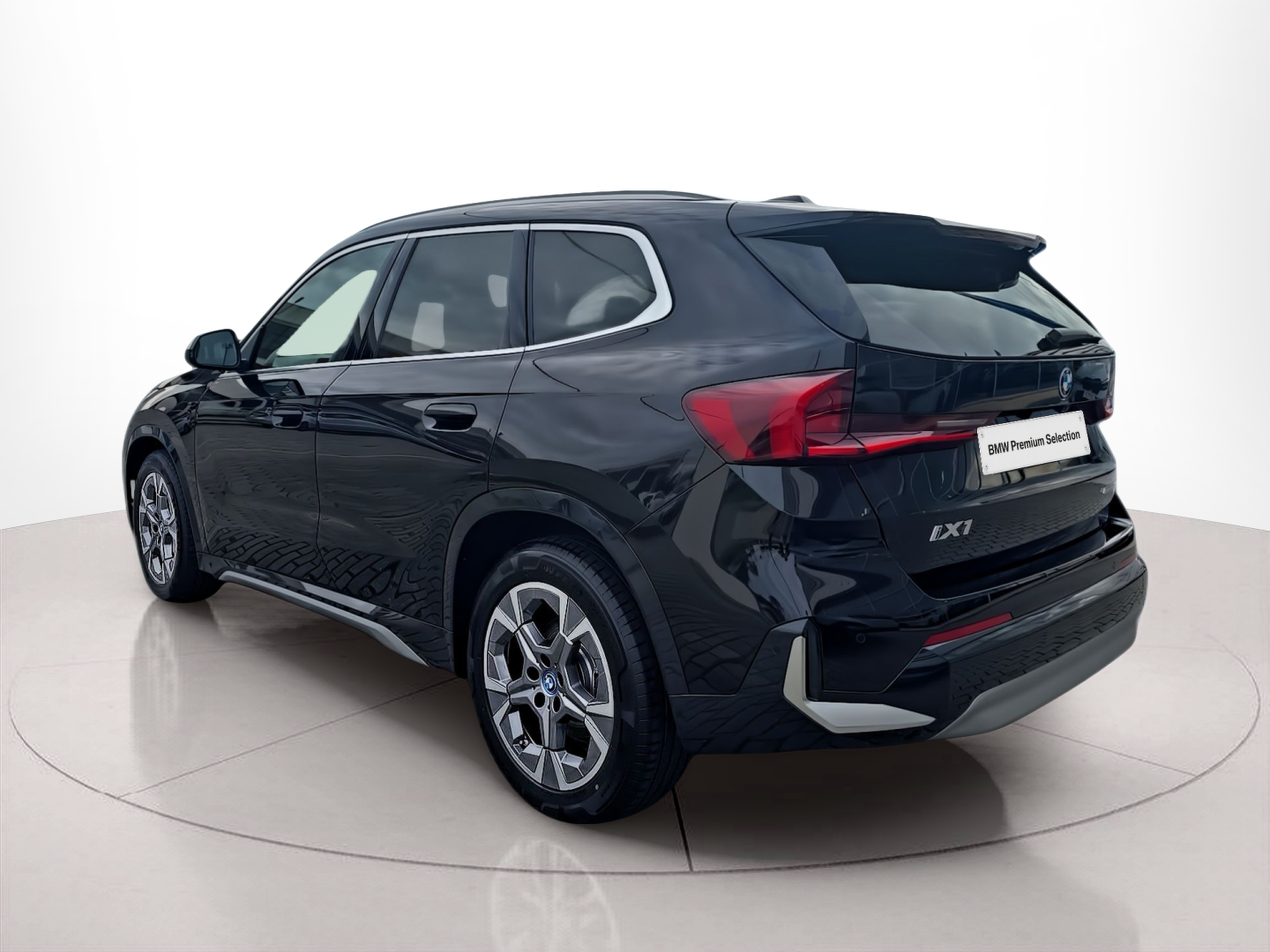 BMW iX1 eDrive20 color Negro. Año 2024. 150KW(204CV). Elétrico. En concesionario Caetano Aveiro de Aveiro