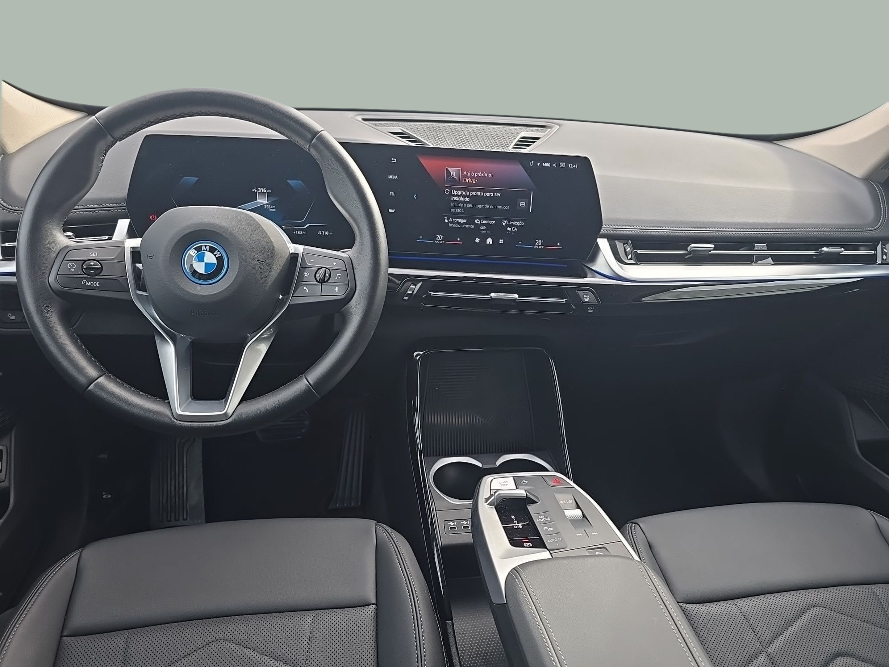 BMW iX1 eDrive20 color Negro. Año 2024. 150KW(204CV). Elétrico. En concesionario Caetano Aveiro de Aveiro