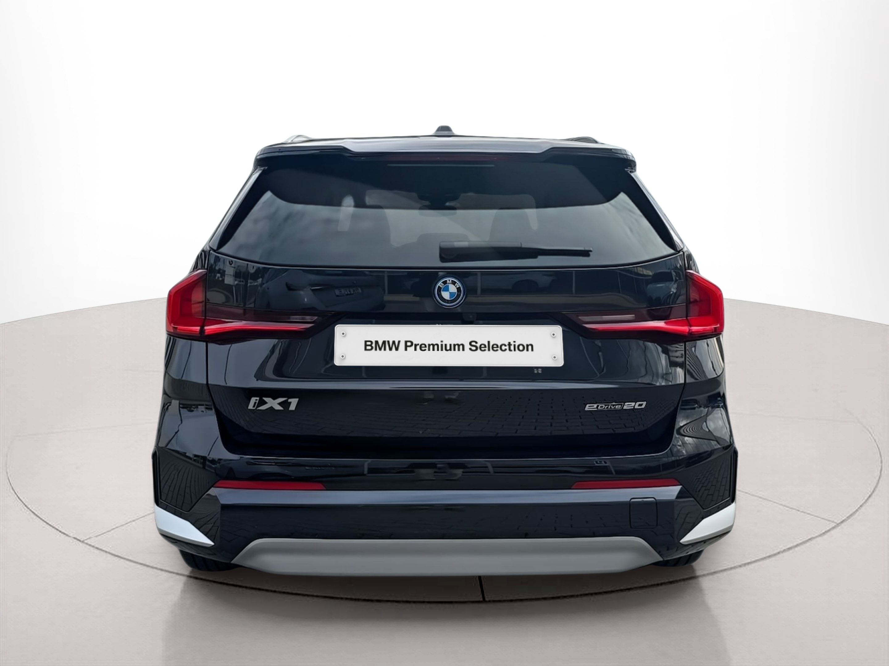 BMW iX1 eDrive20 color Negro. Año 2024. 150KW(204CV). Elétrico. En concesionario Caetano Aveiro de Aveiro