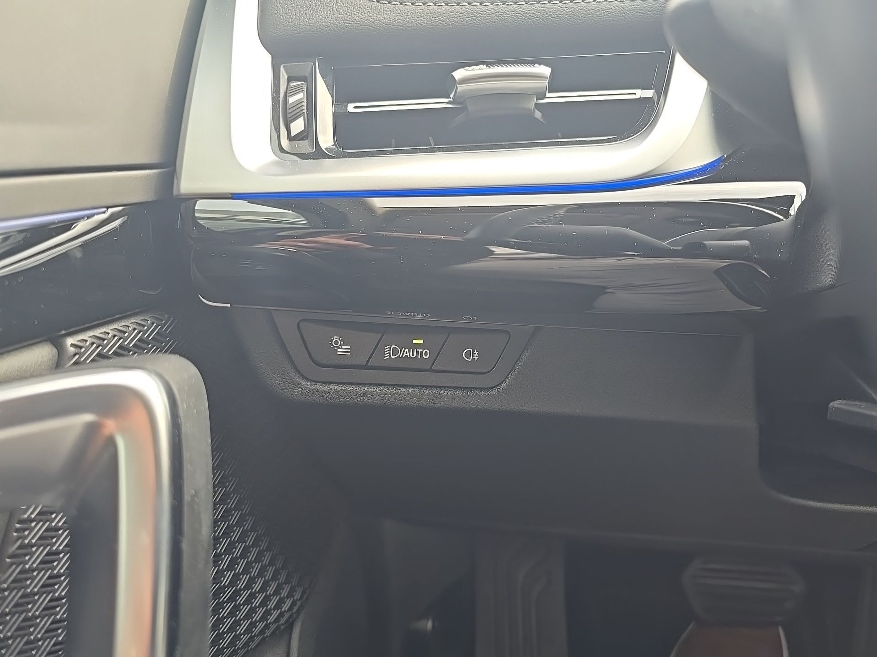 BMW iX1 eDrive20 color Negro. Año 2024. 150KW(204CV). Elétrico. En concesionario Caetano Aveiro de Aveiro