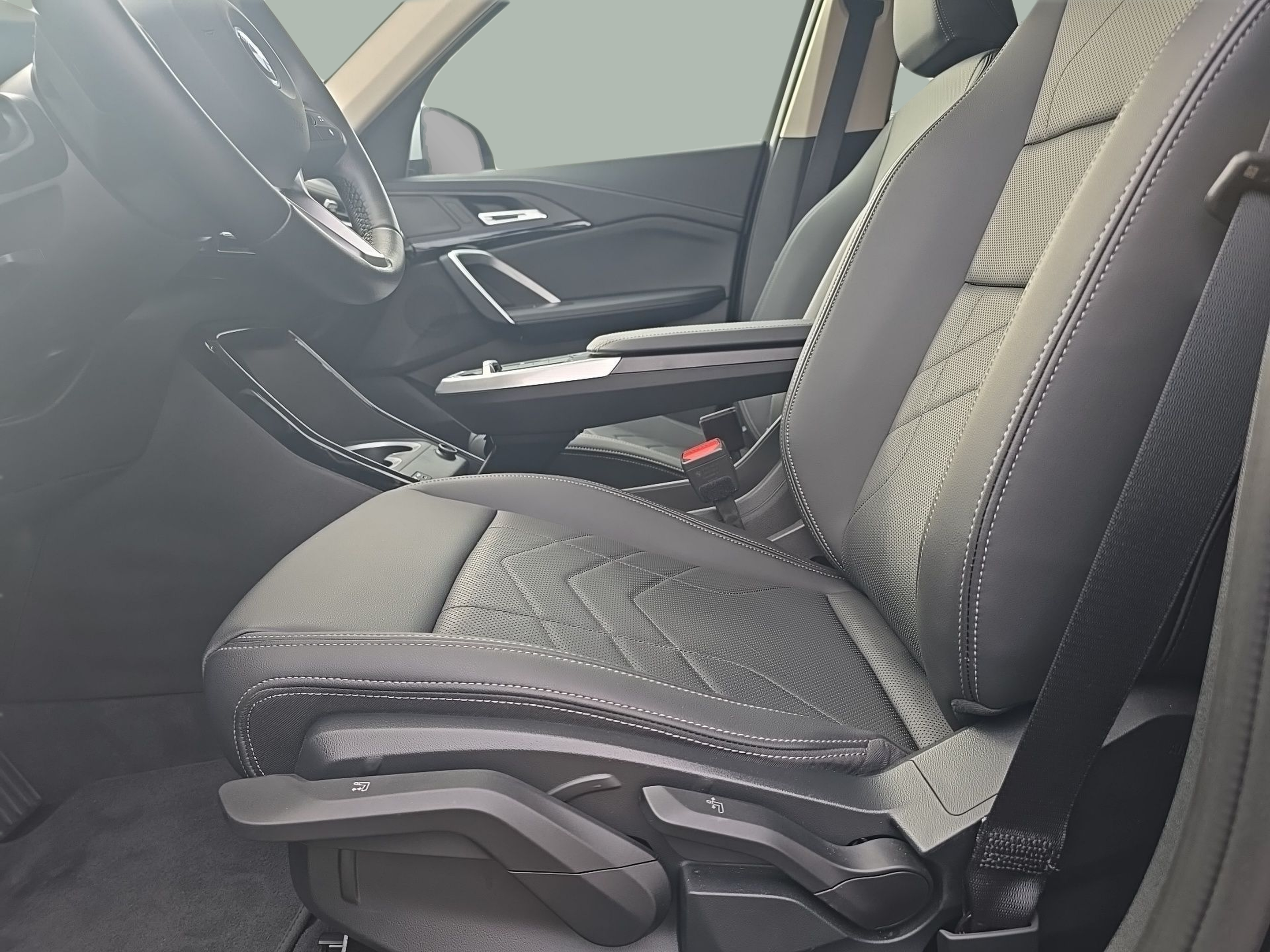 BMW iX1 eDrive20 color Negro. Año 2024. 150KW(204CV). Elétrico. En concesionario Caetano Aveiro de Aveiro