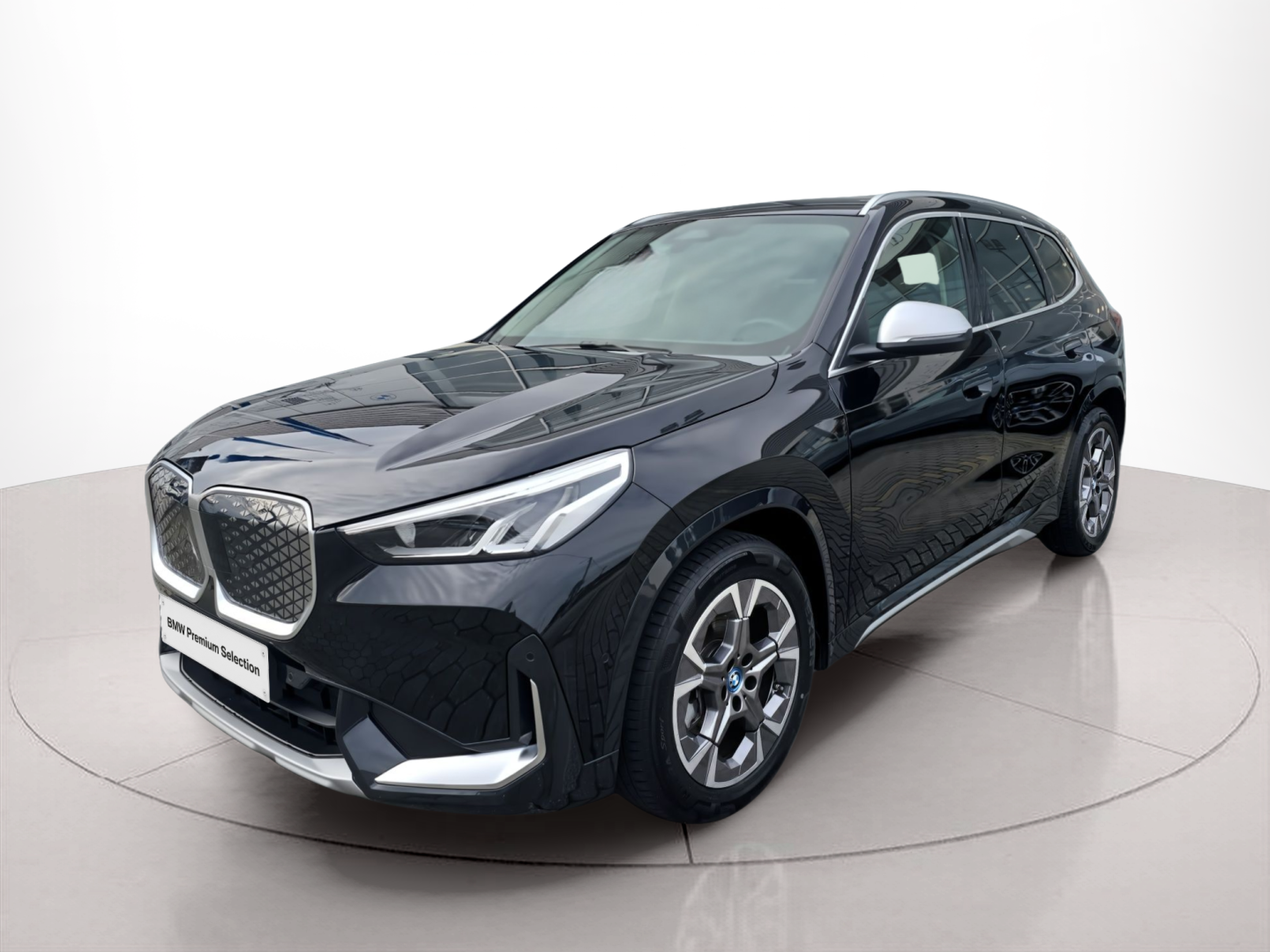 Fotos de BMW iX1 eDrive20 color Negro. Año 2024. 150KW(204CV). Elétrico. En concesionario Caetano Aveiro de Aveiro